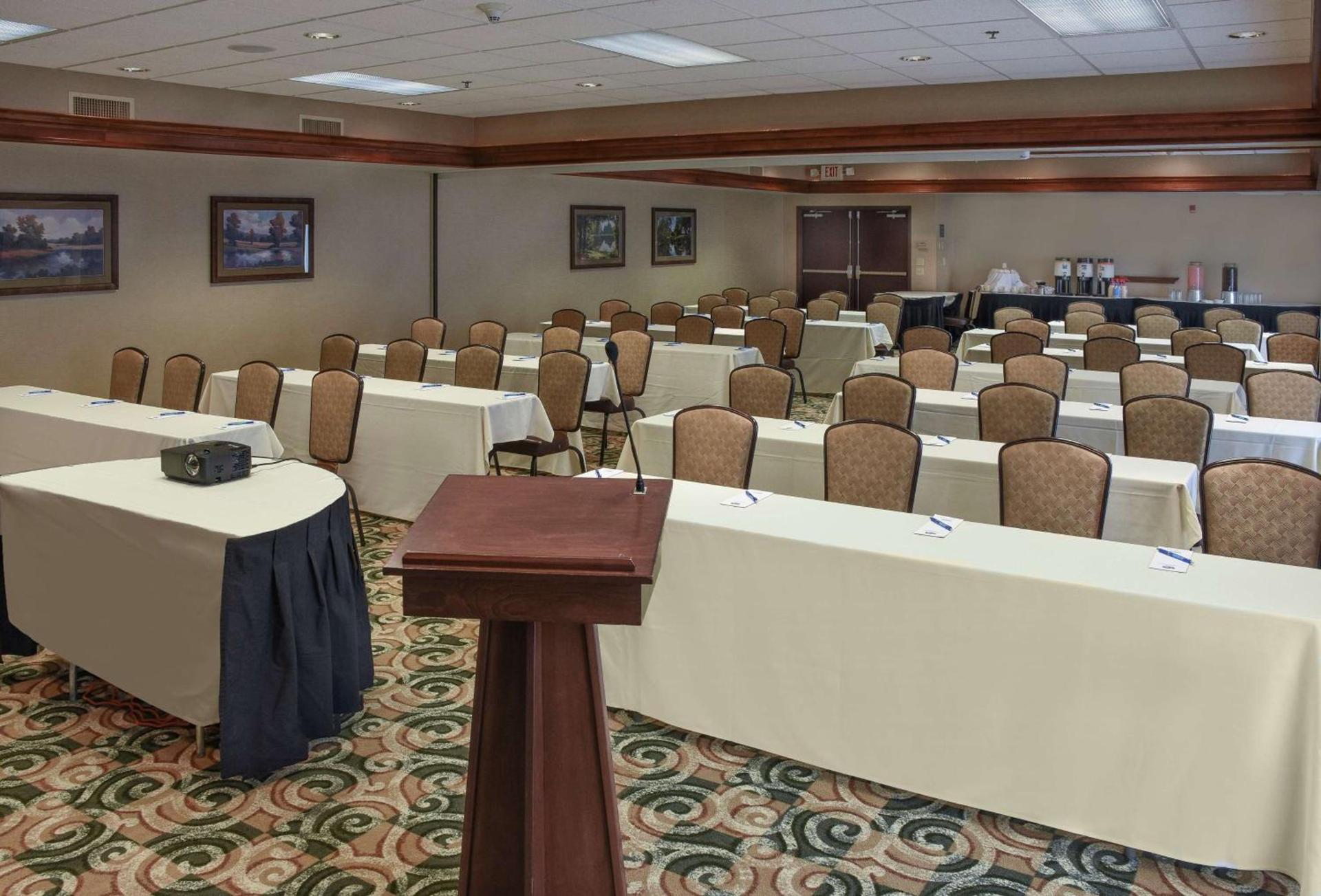 Hampton Inn & Suites Youngstown-Canfield photo 26