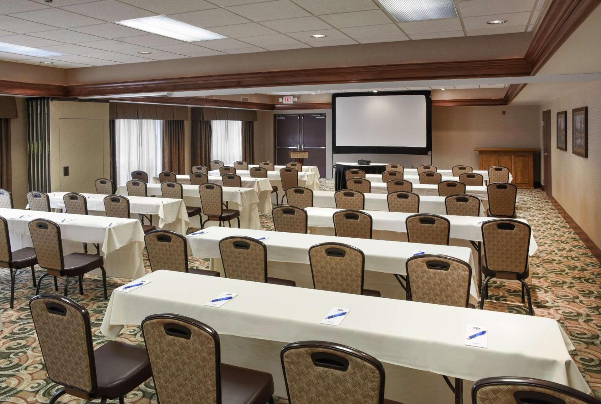 Hampton Inn & Suites Youngstown-Canfield photo 25