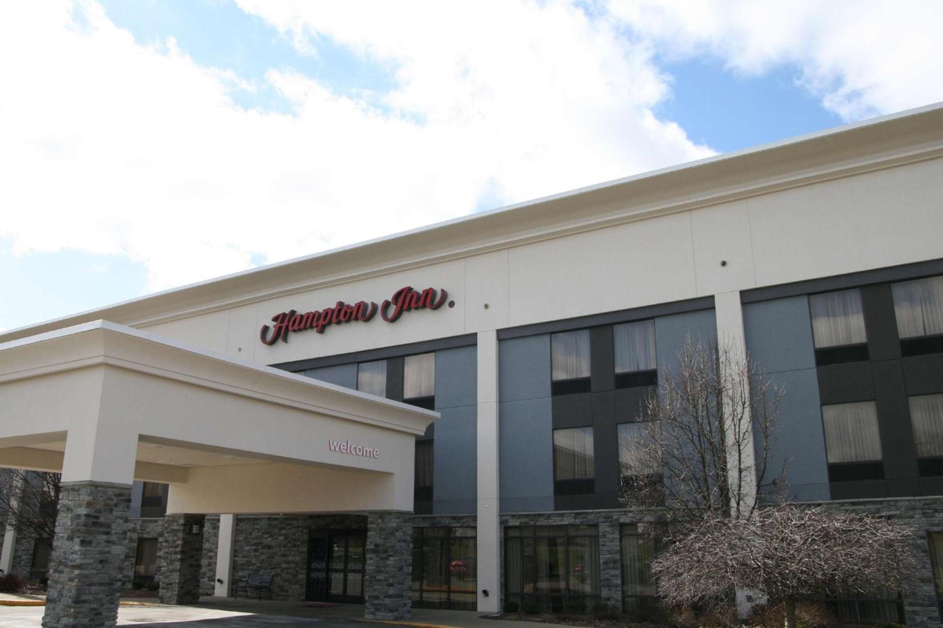 Hampton Inn Youngstown-North photo 2