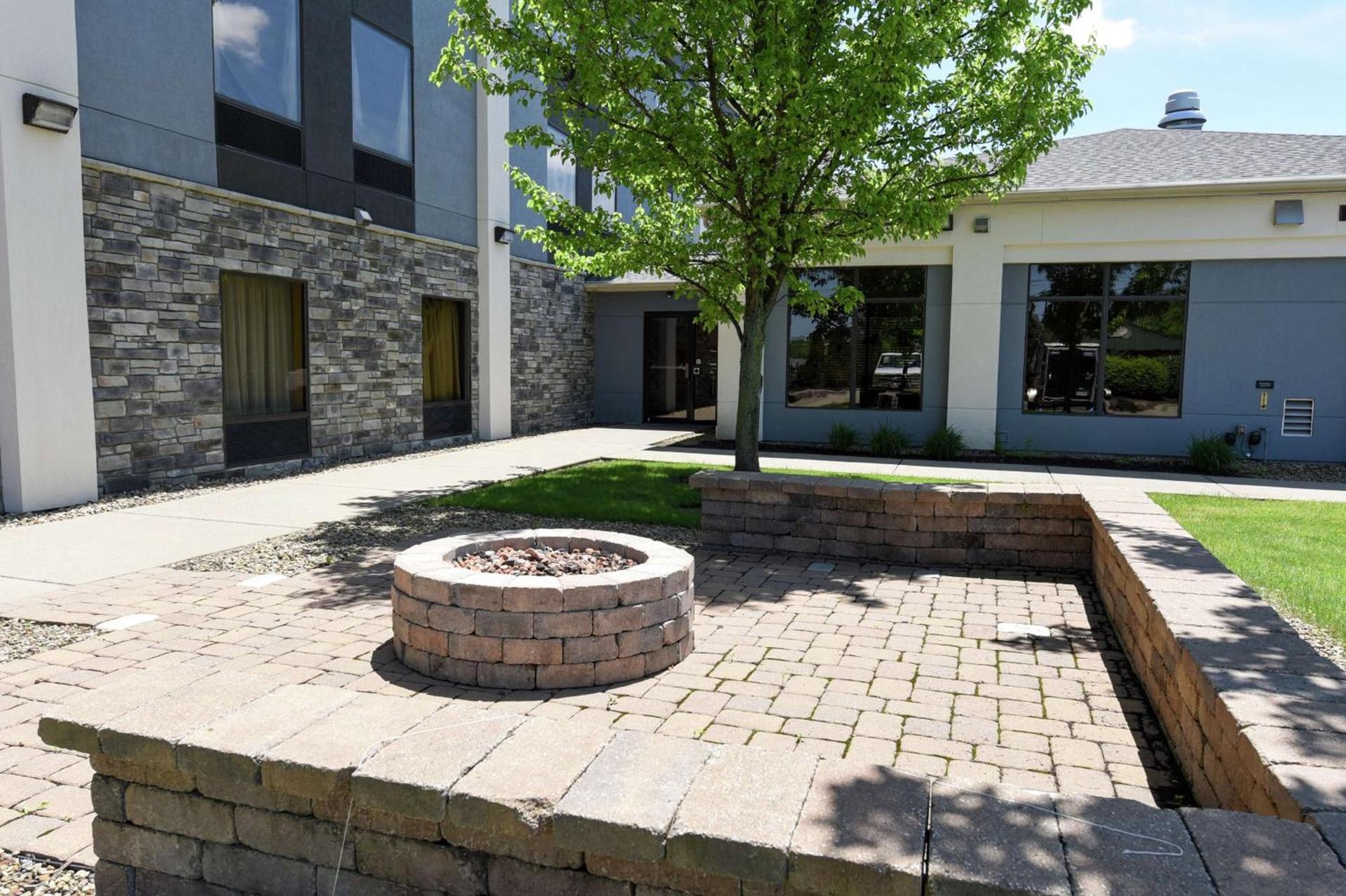 Hampton Inn Youngstown-North photo 48
