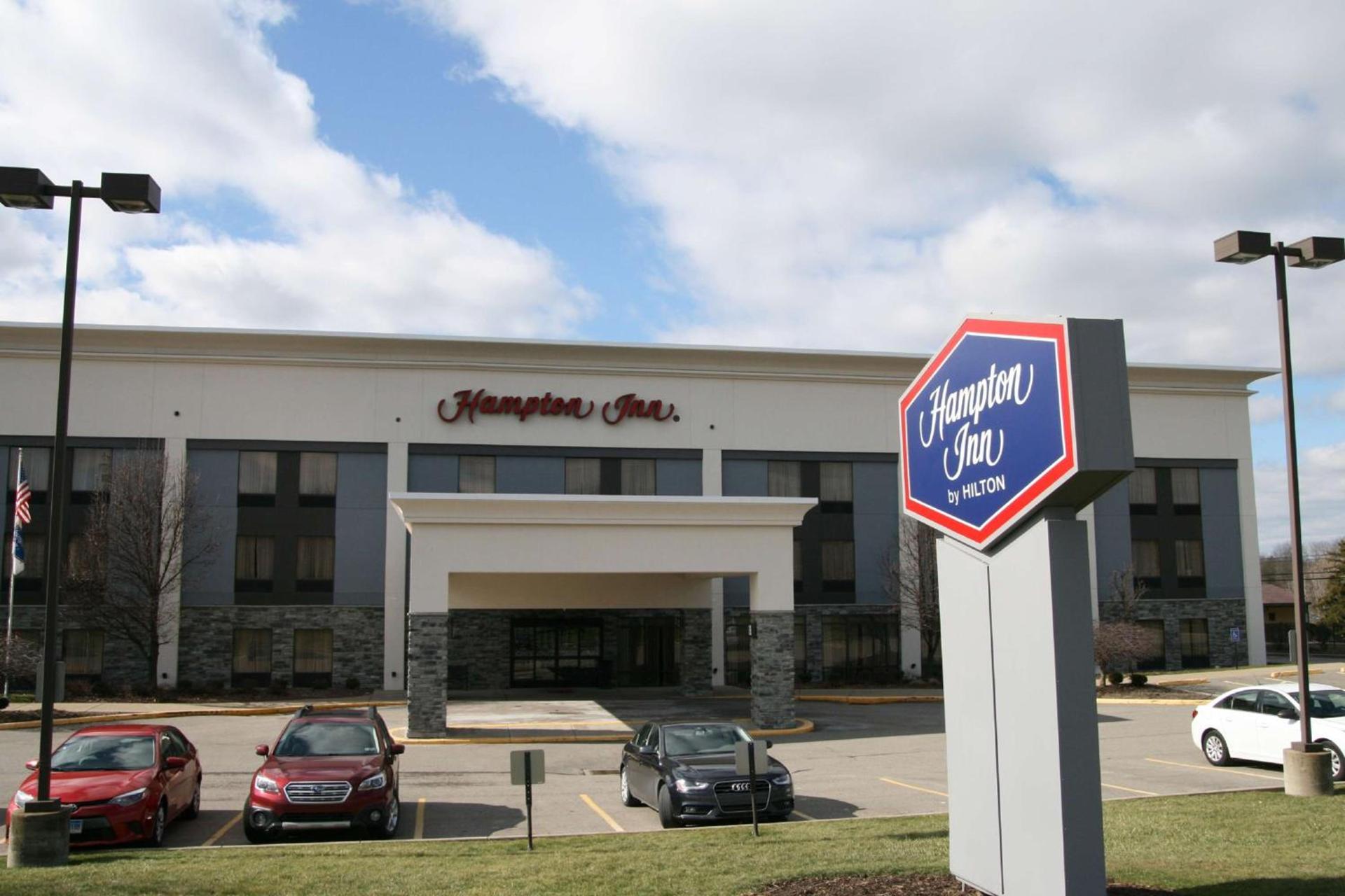 Hampton Inn Youngstown-North photo 3