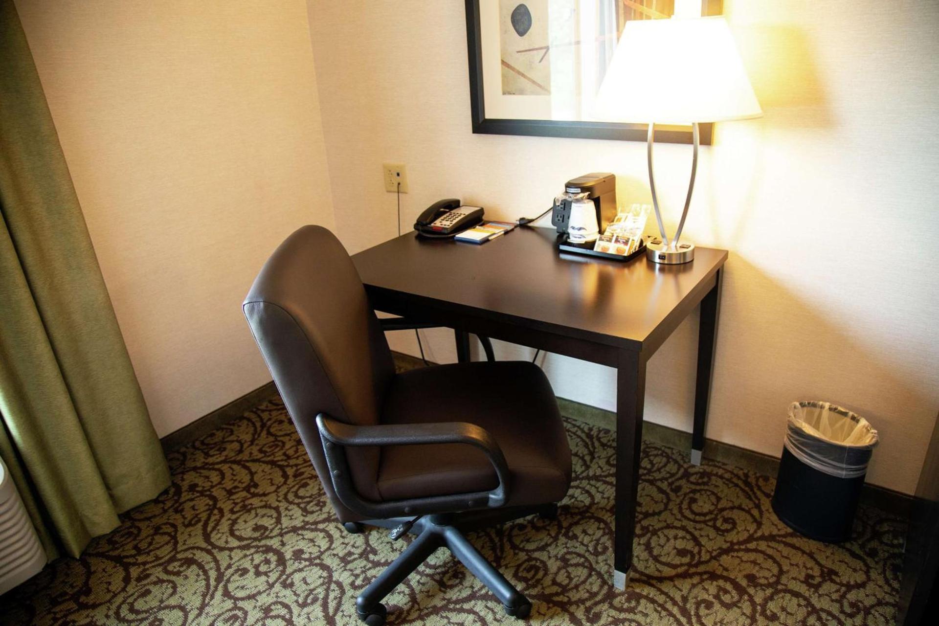 Hampton Inn & Suites Sharon photo 24