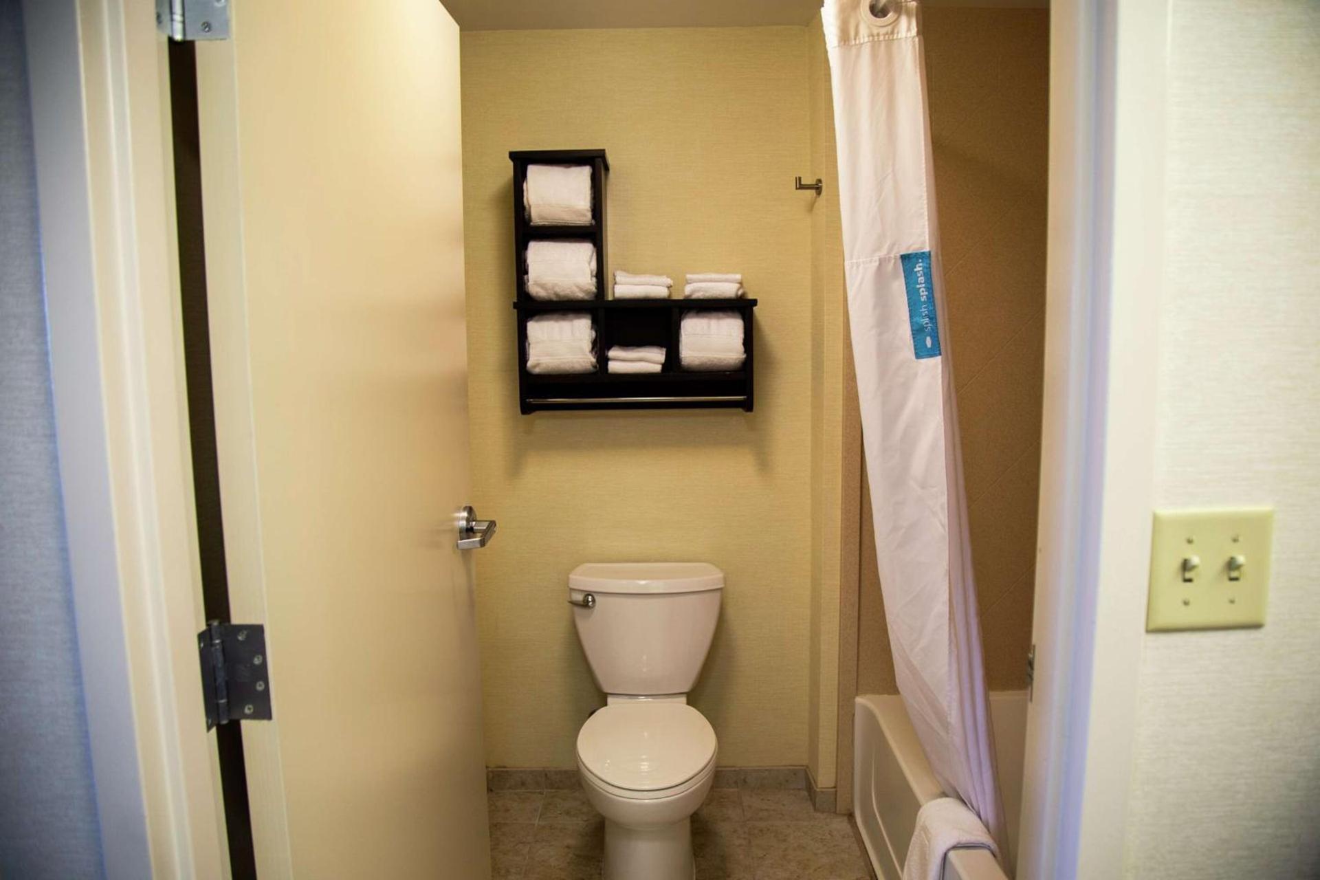Hampton Inn & Suites Sharon photo 27
