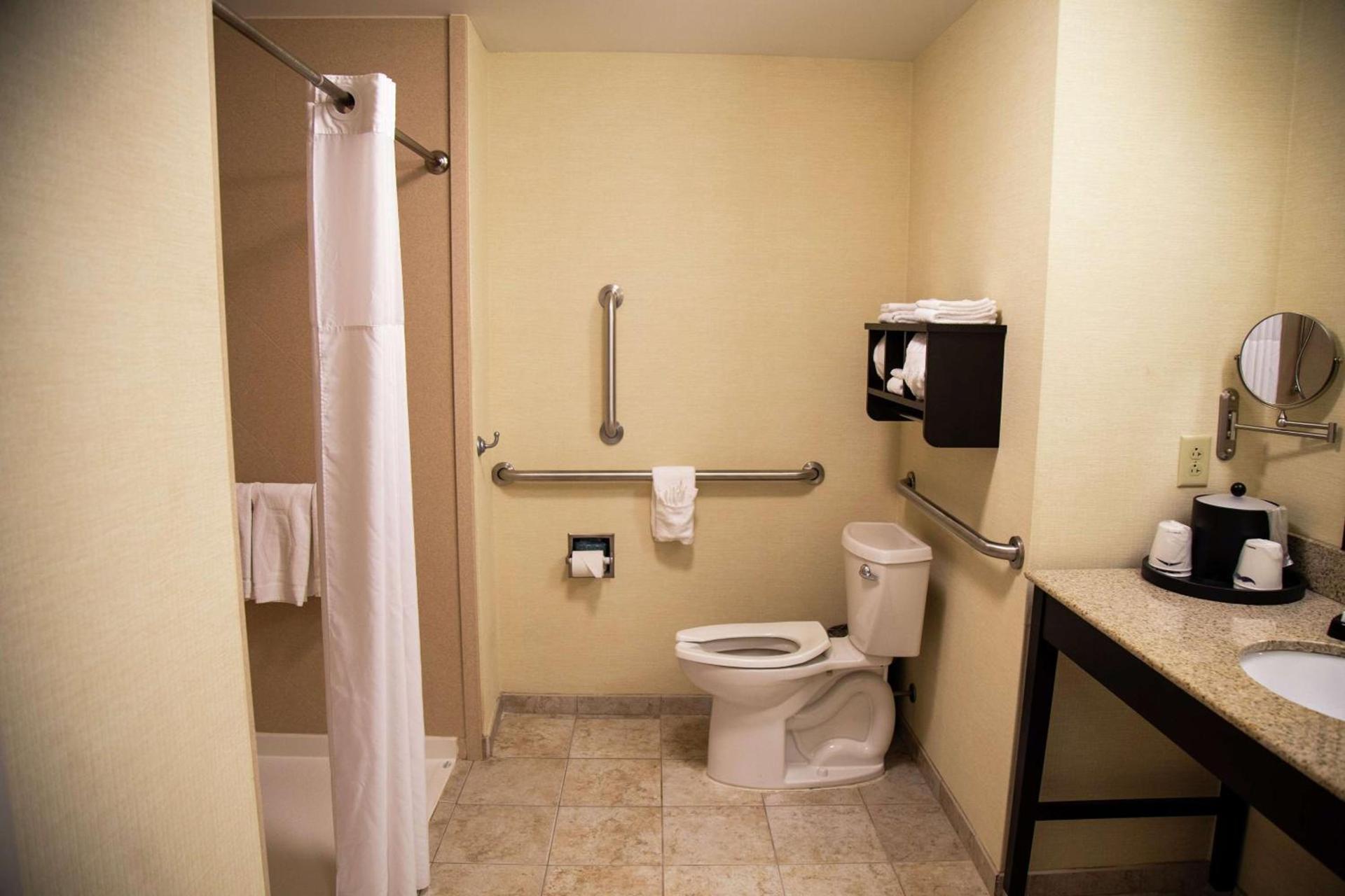 Hampton Inn & Suites Sharon photo 31