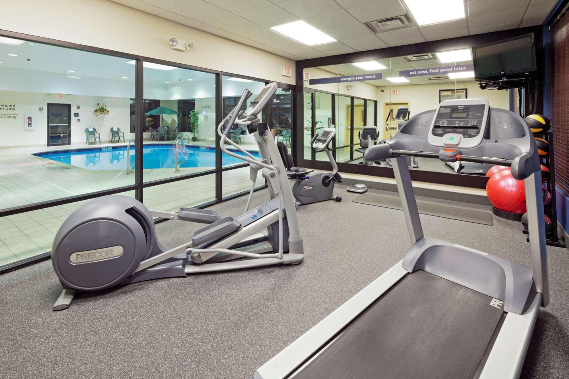 Hampton Inn Youngstown-North photo 20