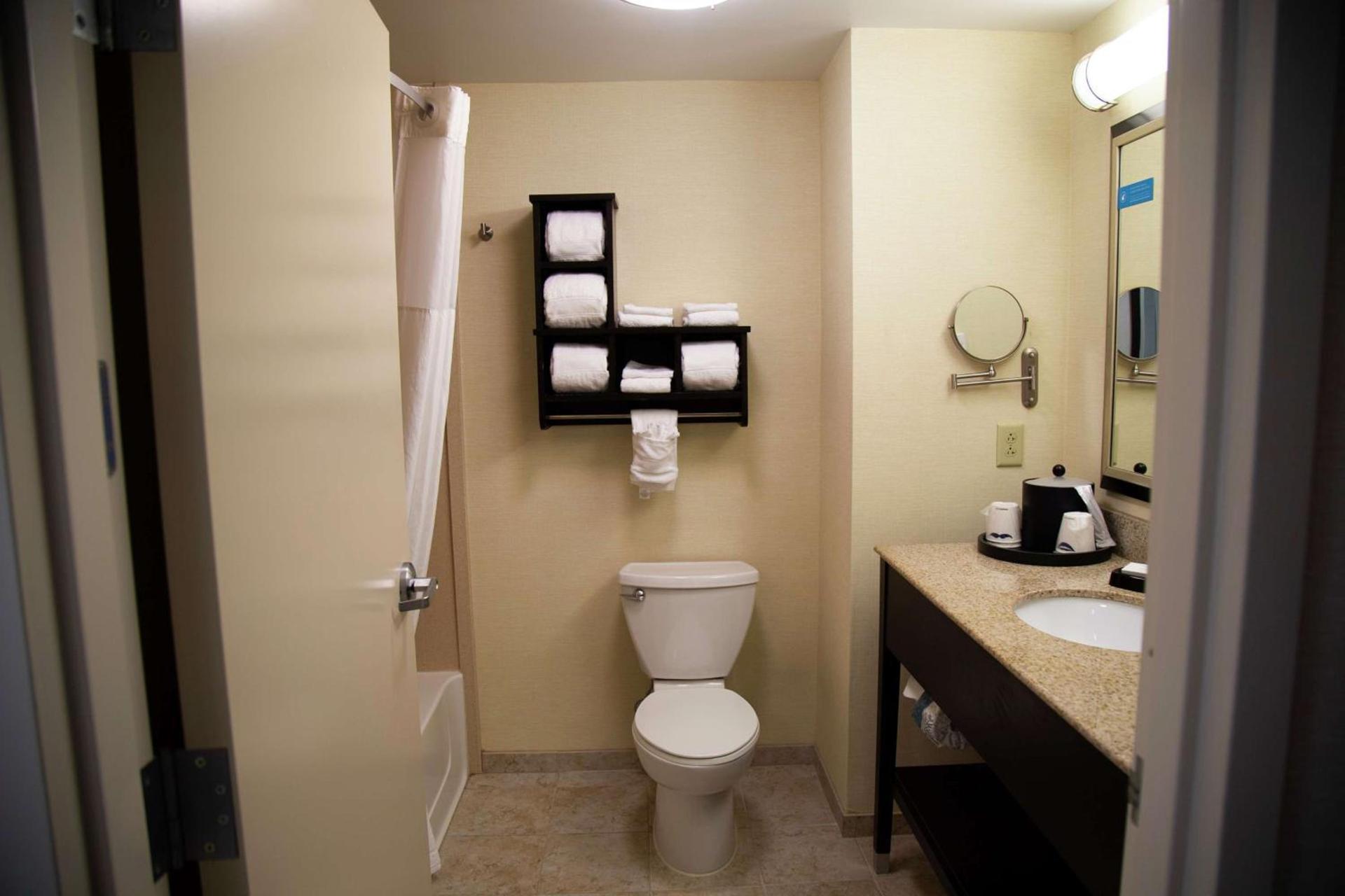 Hampton Inn & Suites Sharon photo 37
