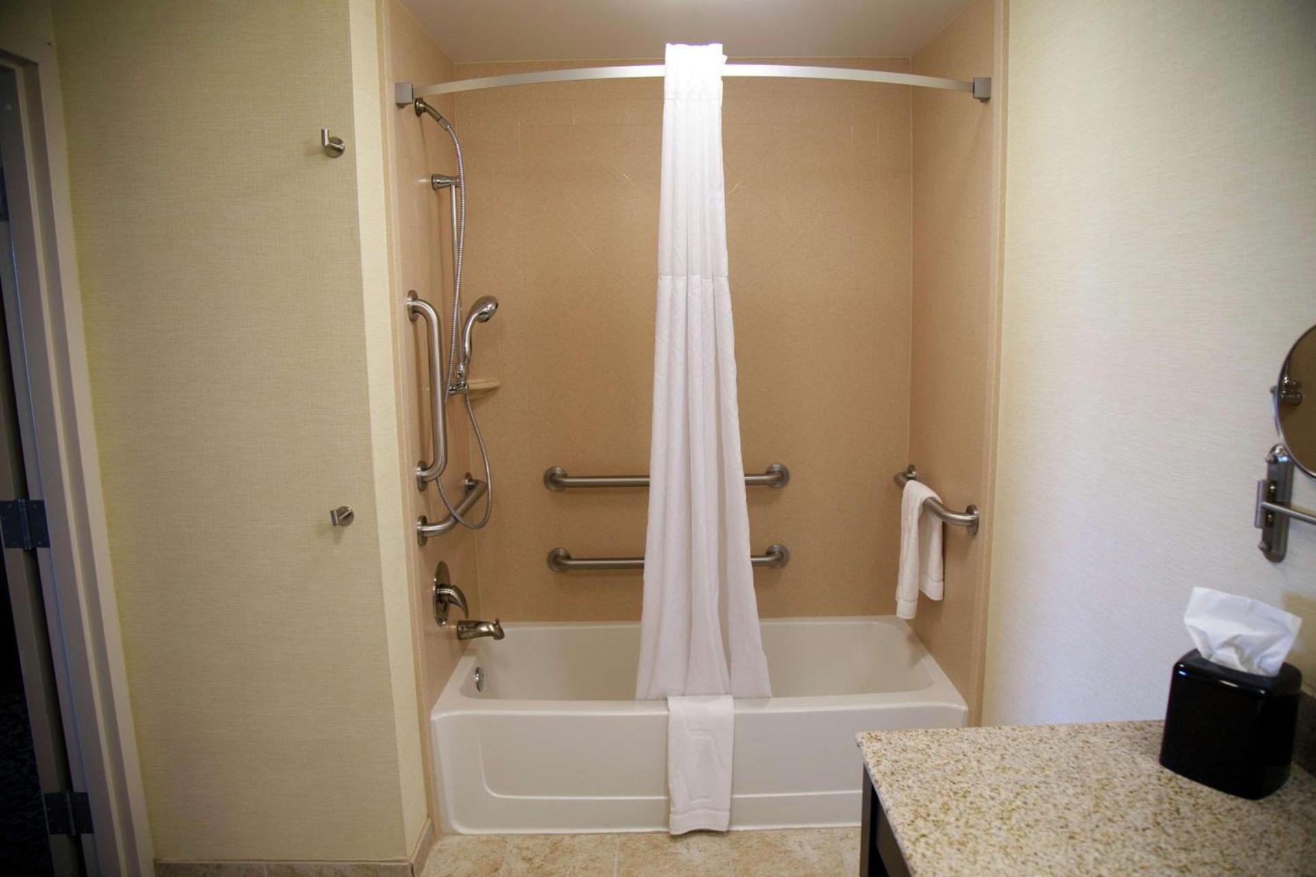 Hampton Inn & Suites Sharon photo 39