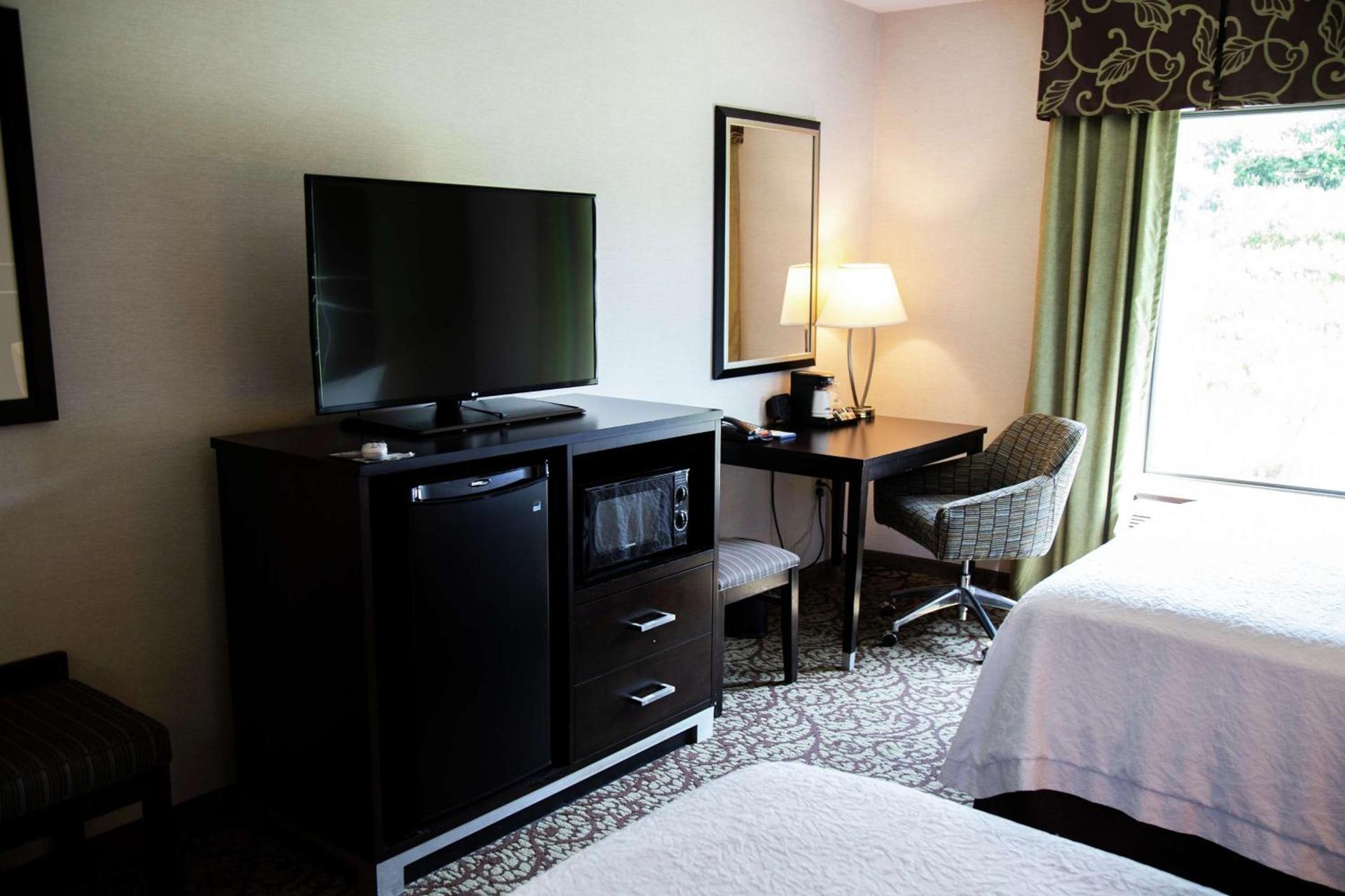 Hampton Inn & Suites Sharon photo 40