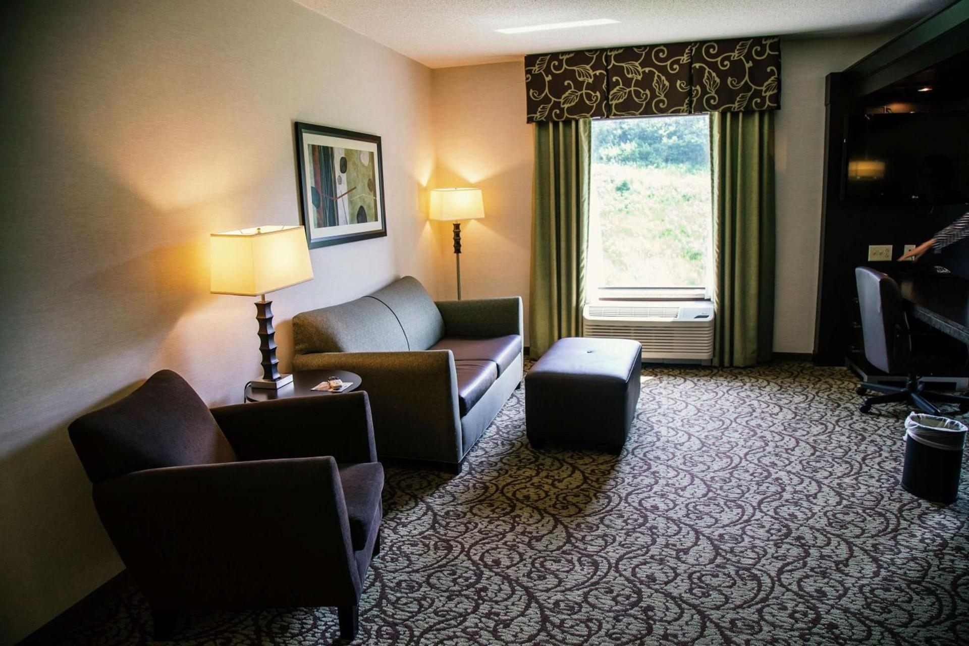 Hampton Inn & Suites Sharon photo 51