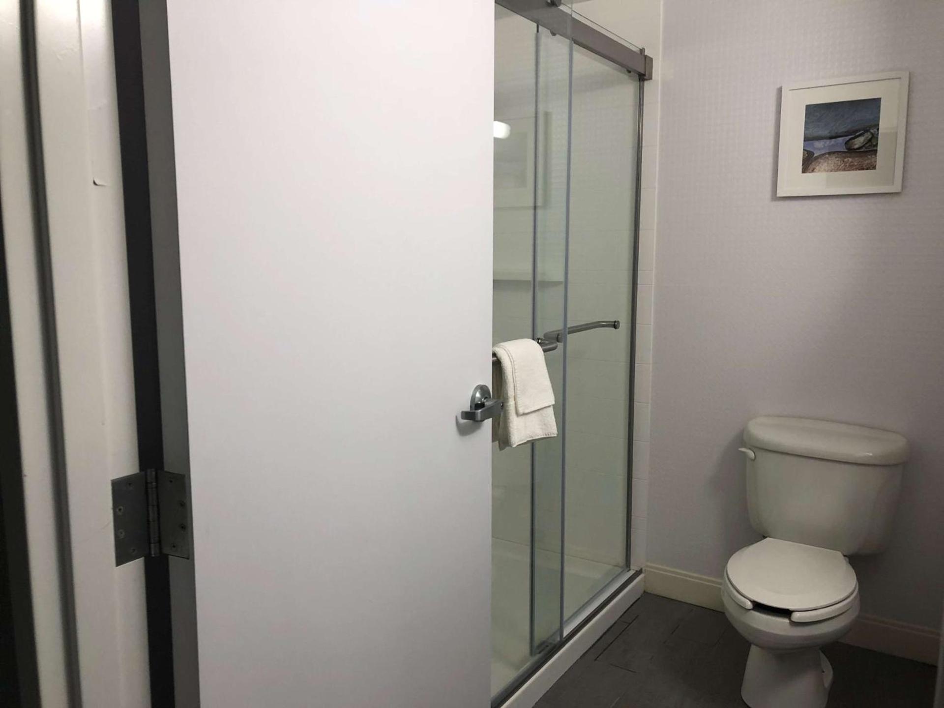 Hampton Inn Youngstown-North photo 27