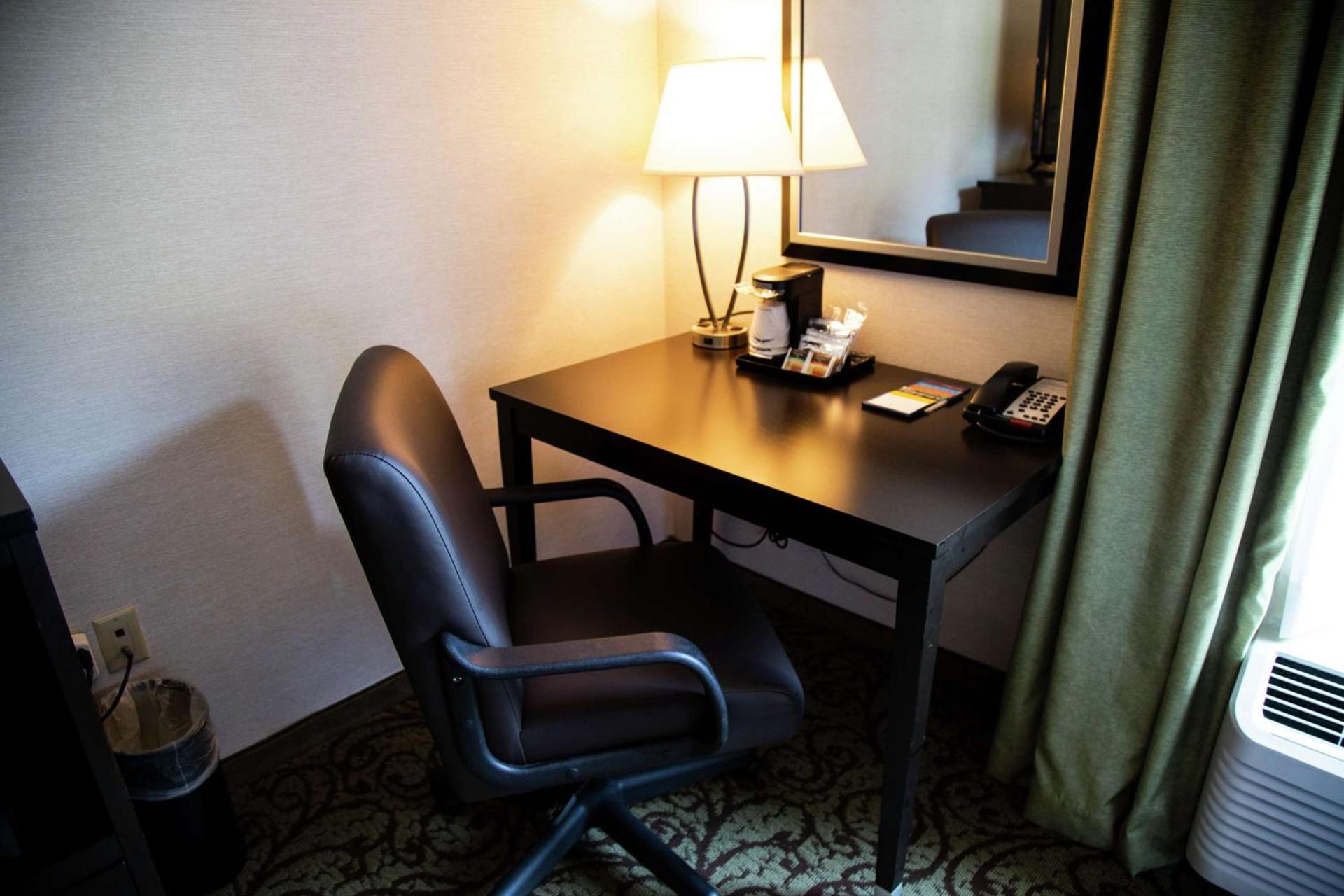 Hampton Inn & Suites Sharon photo 53