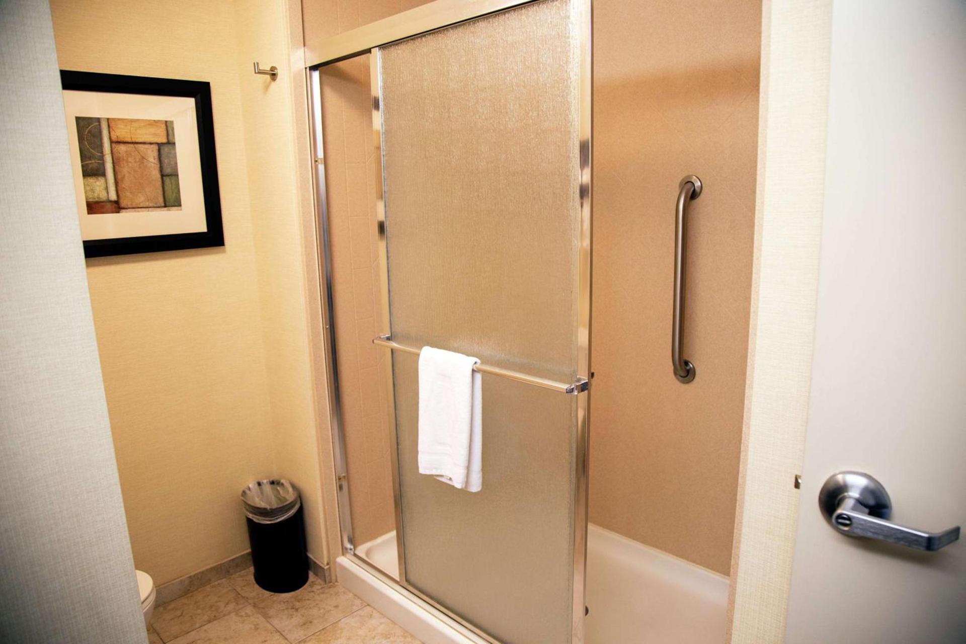 Hampton Inn & Suites Sharon photo 55