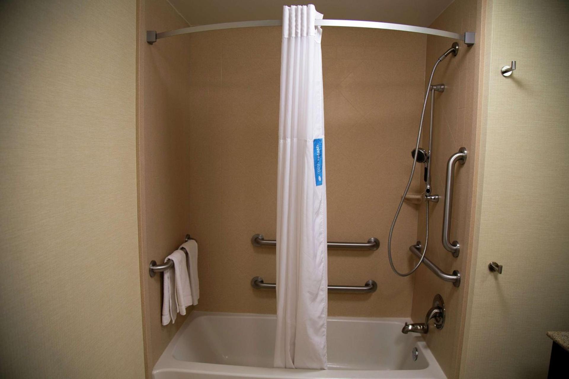 Hampton Inn & Suites Sharon photo 59