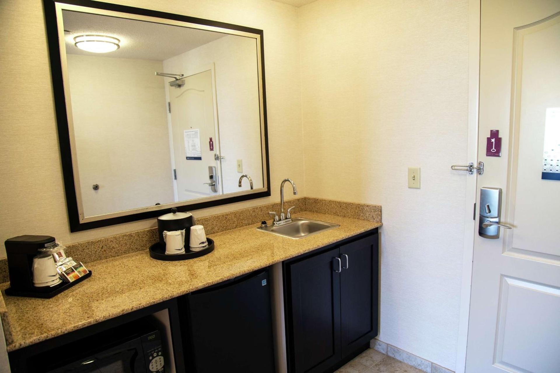 Hampton Inn & Suites Sharon photo 64