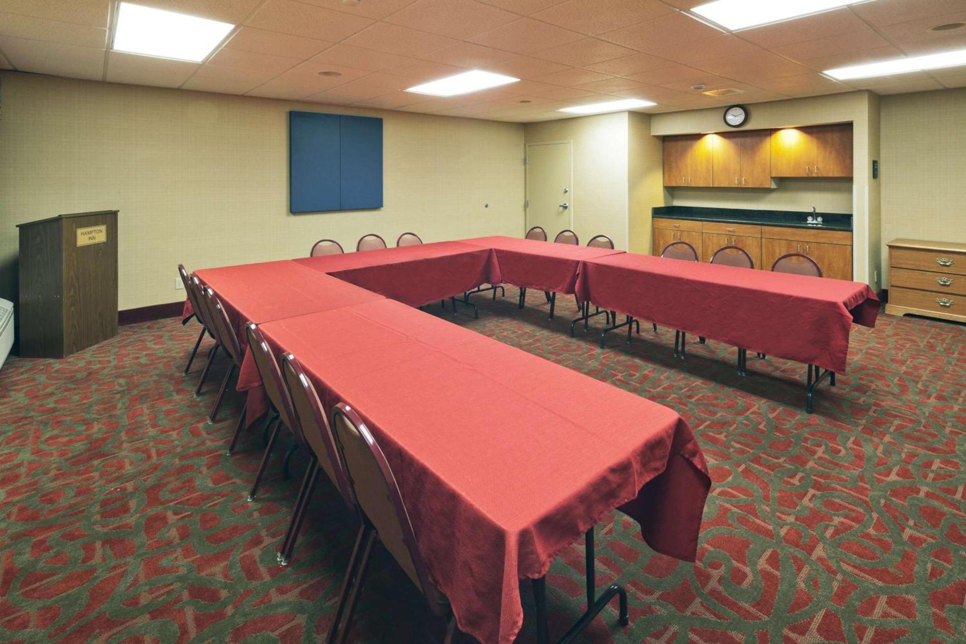 Hampton Inn Youngstown-North photo 45