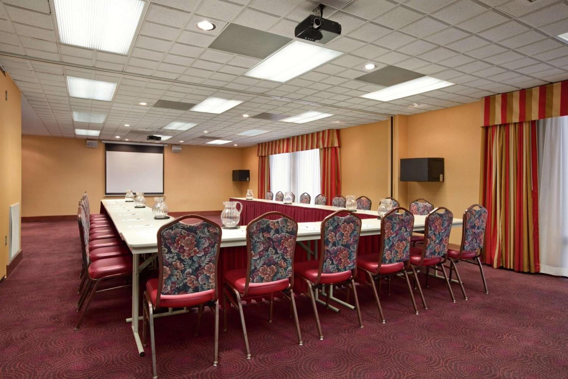 Hampton Inn - York photo 27