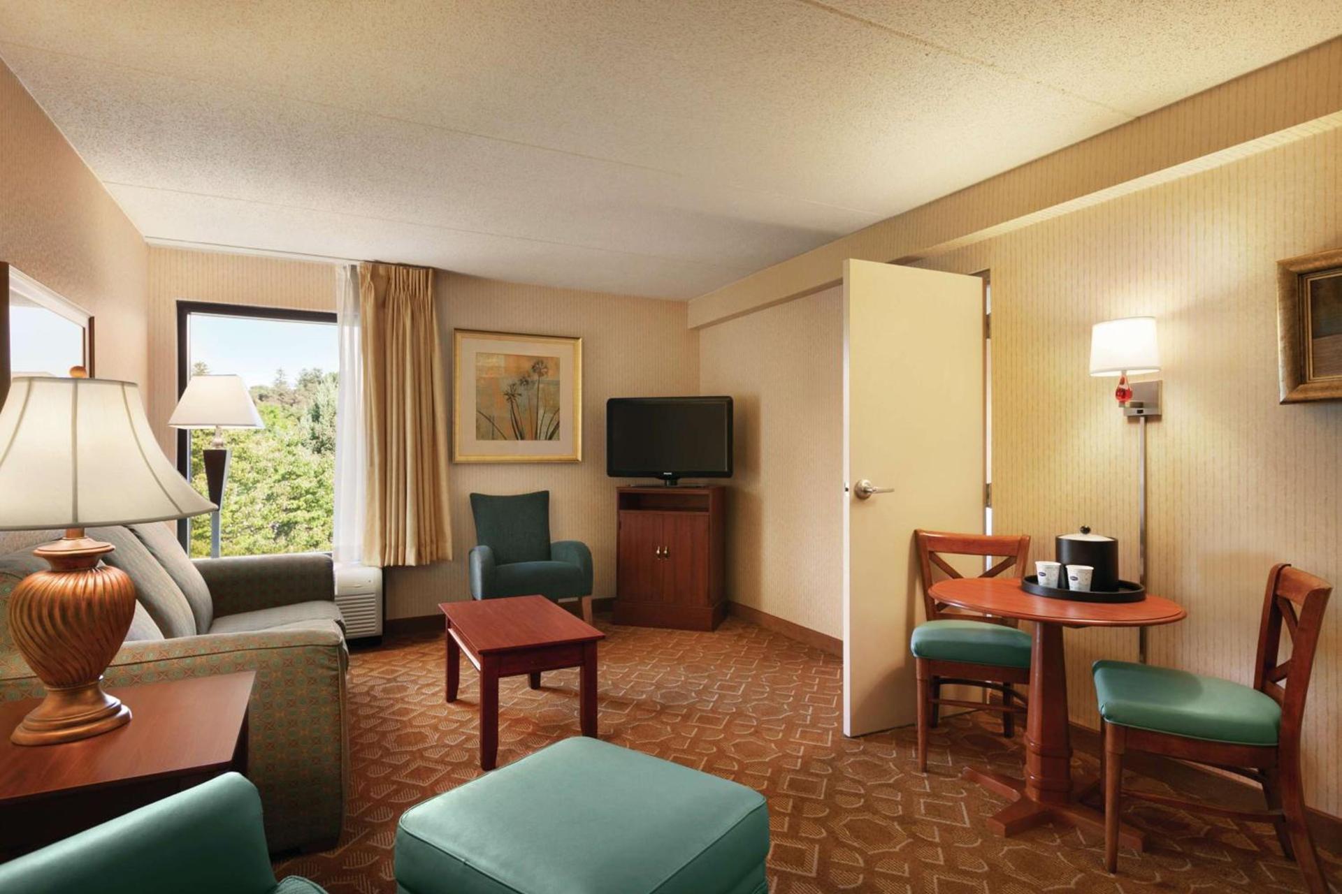 Hampton Inn - York photo 29
