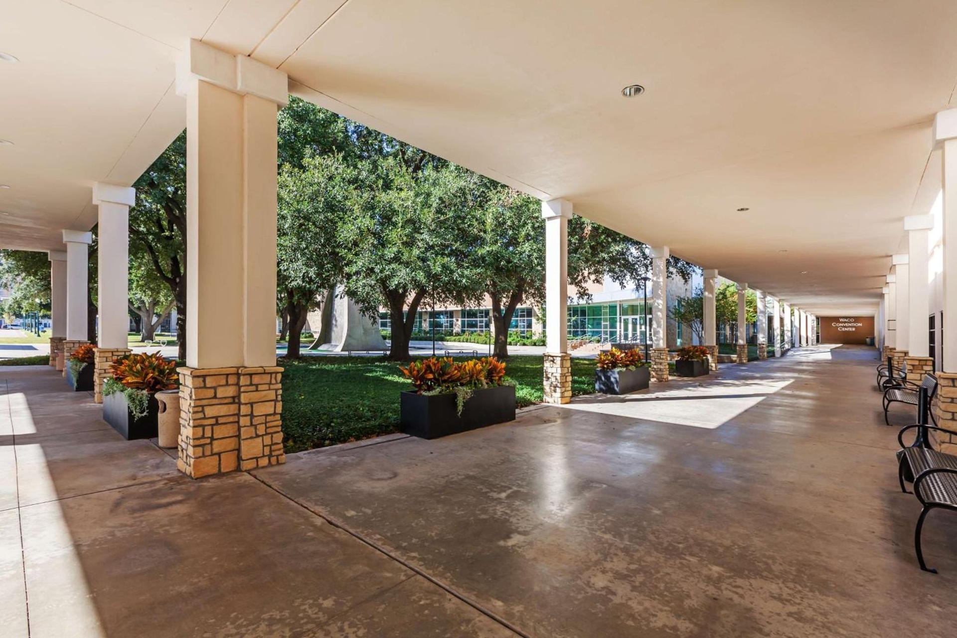 Hilton Waco photo 5