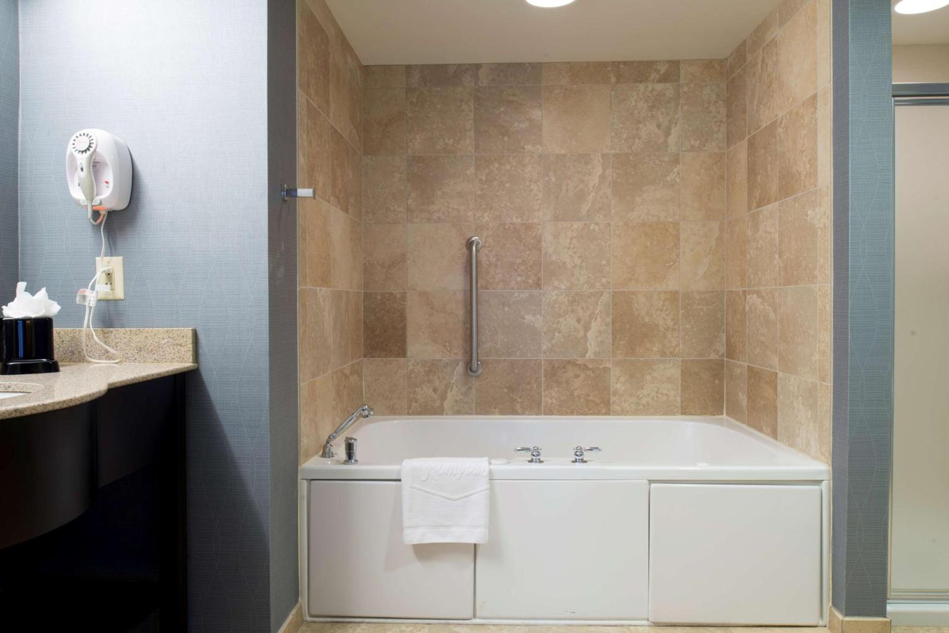Hampton Inn & Suites Vineland photo 22