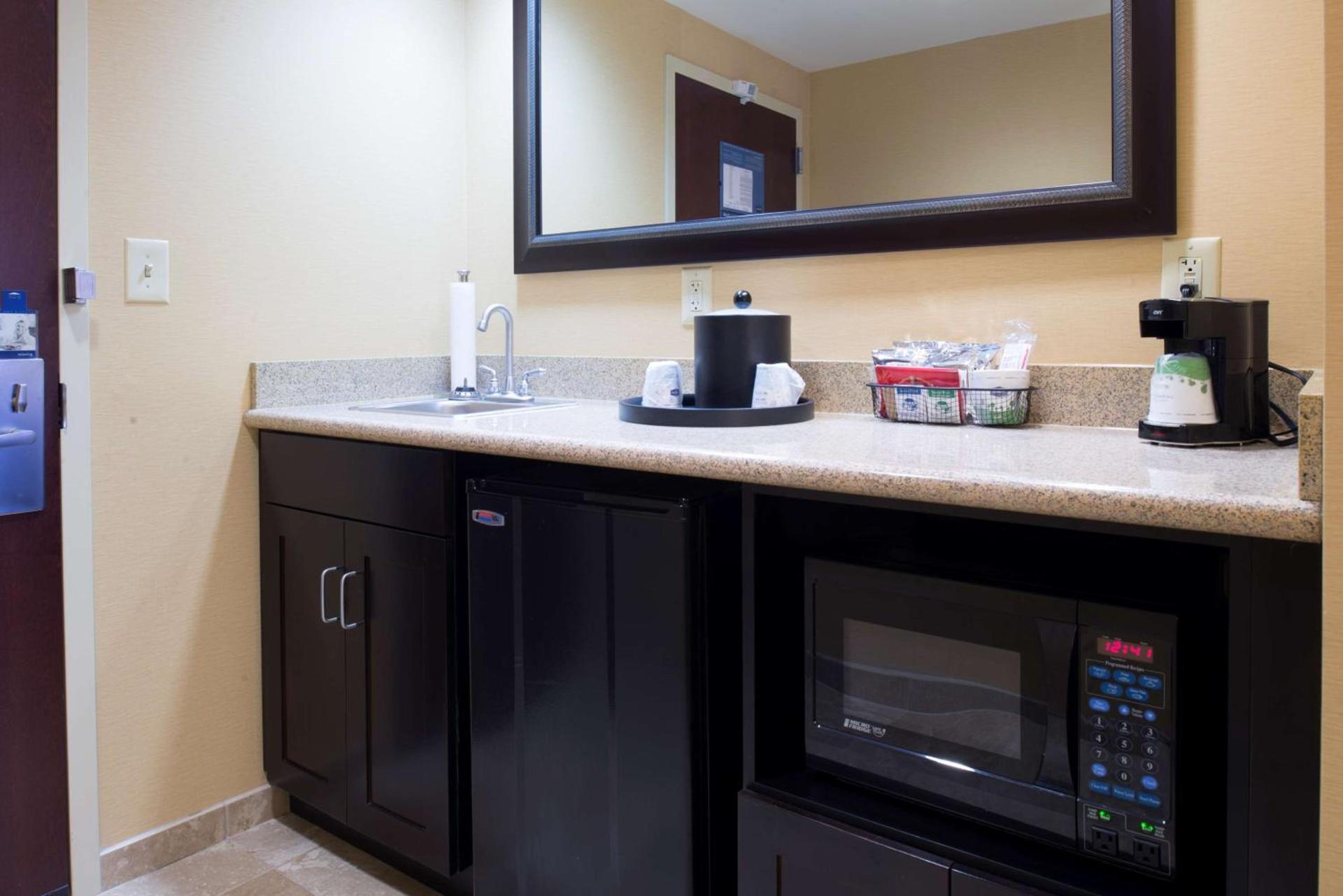 Hampton Inn & Suites Vineland photo 31