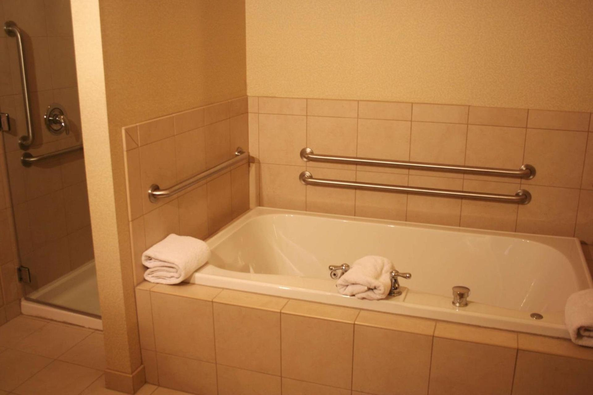 Hilton Garden Inn Ames photo 26