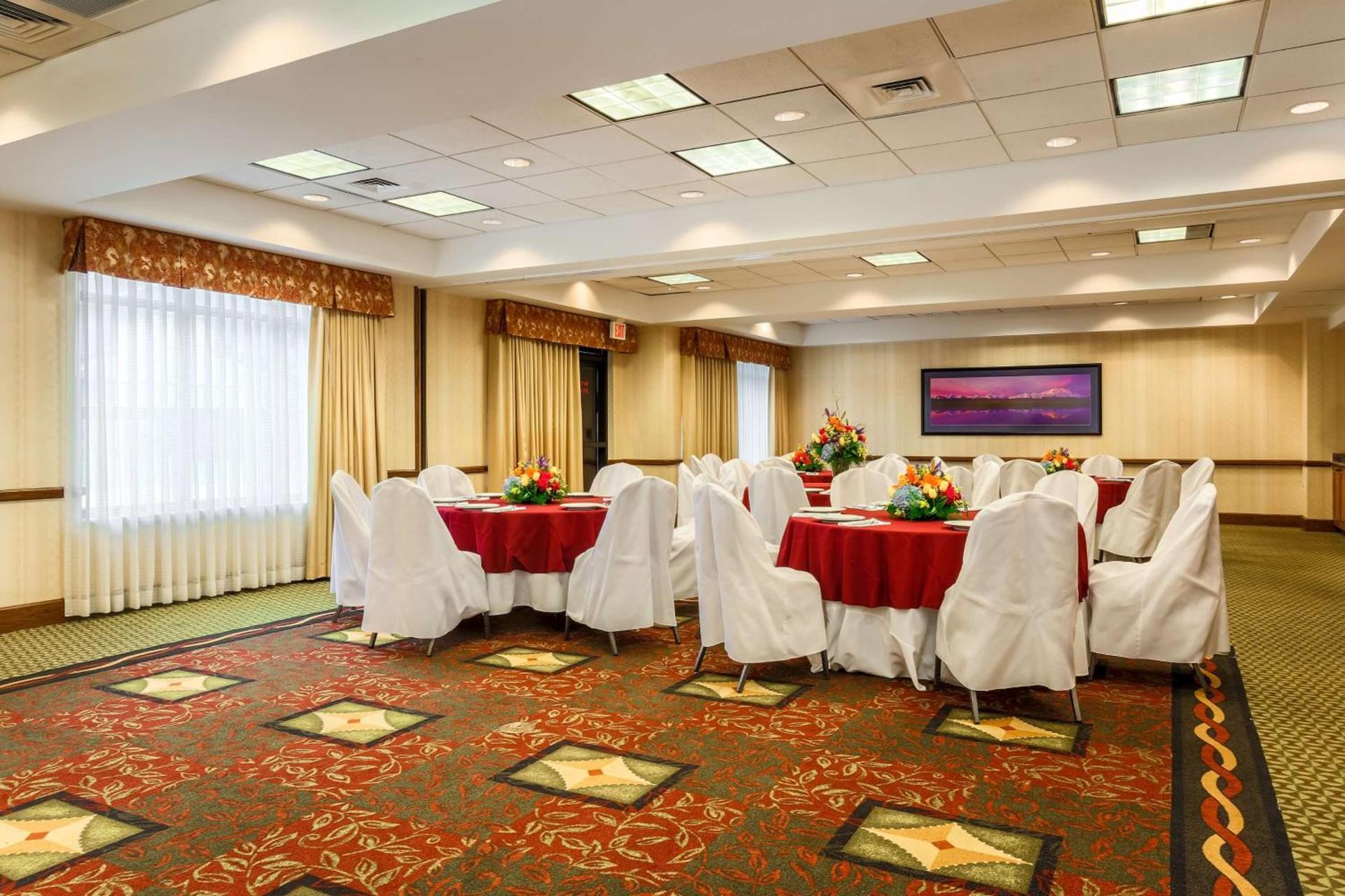 Hilton Garden Inn Anchorage photo 9
