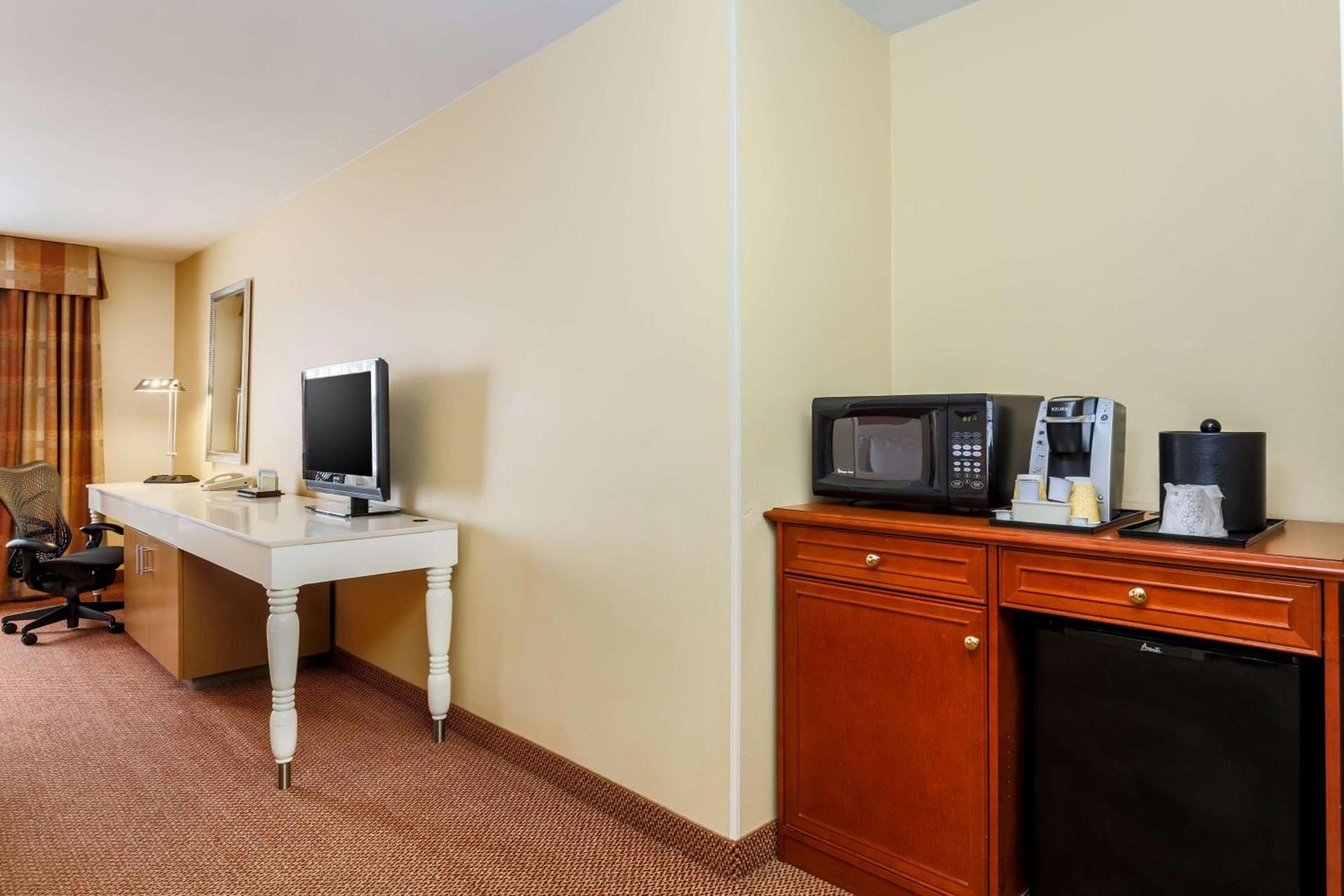 Hilton Garden Inn Anchorage photo 32