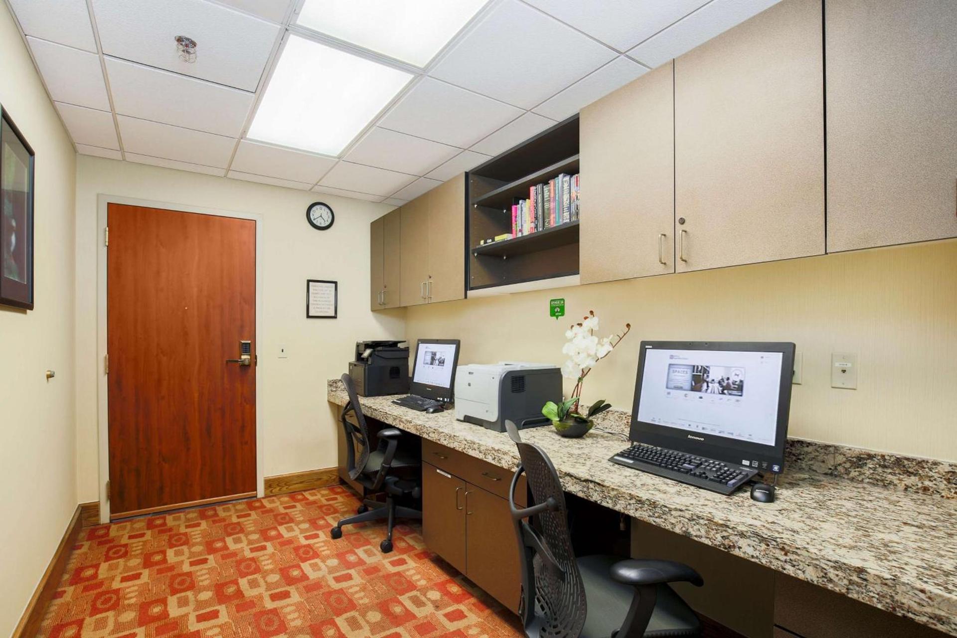 Hilton Garden Inn Anchorage photo 59