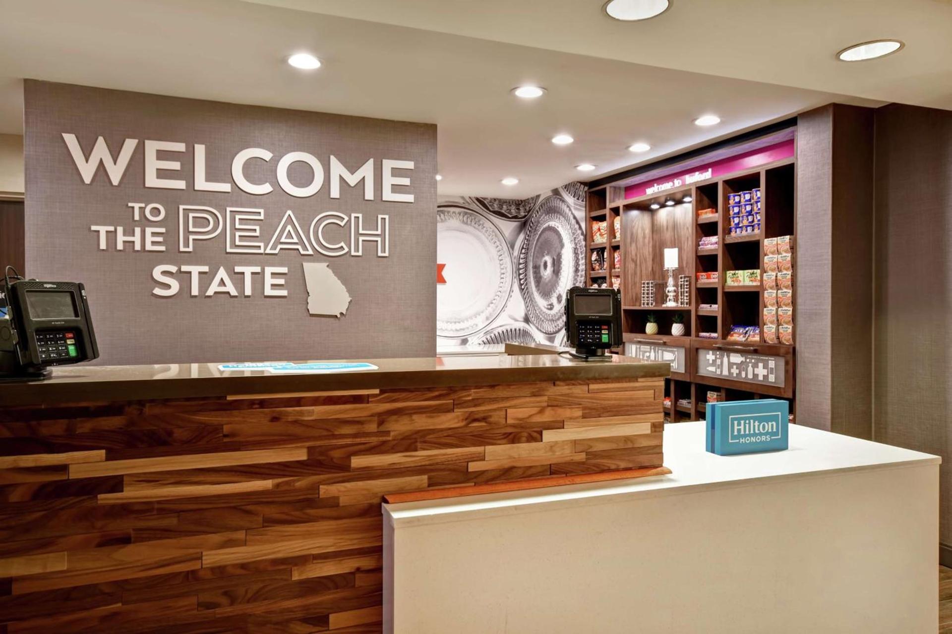 Hampton Inn Atlanta-Mall Of Georgia photo 3