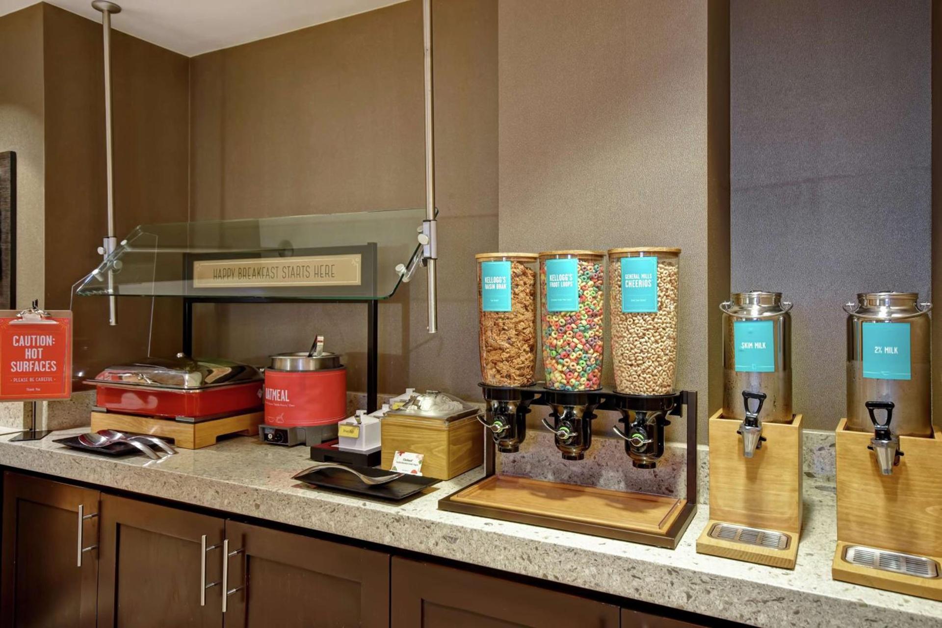 Hampton Inn Atlanta-Mall Of Georgia photo 8