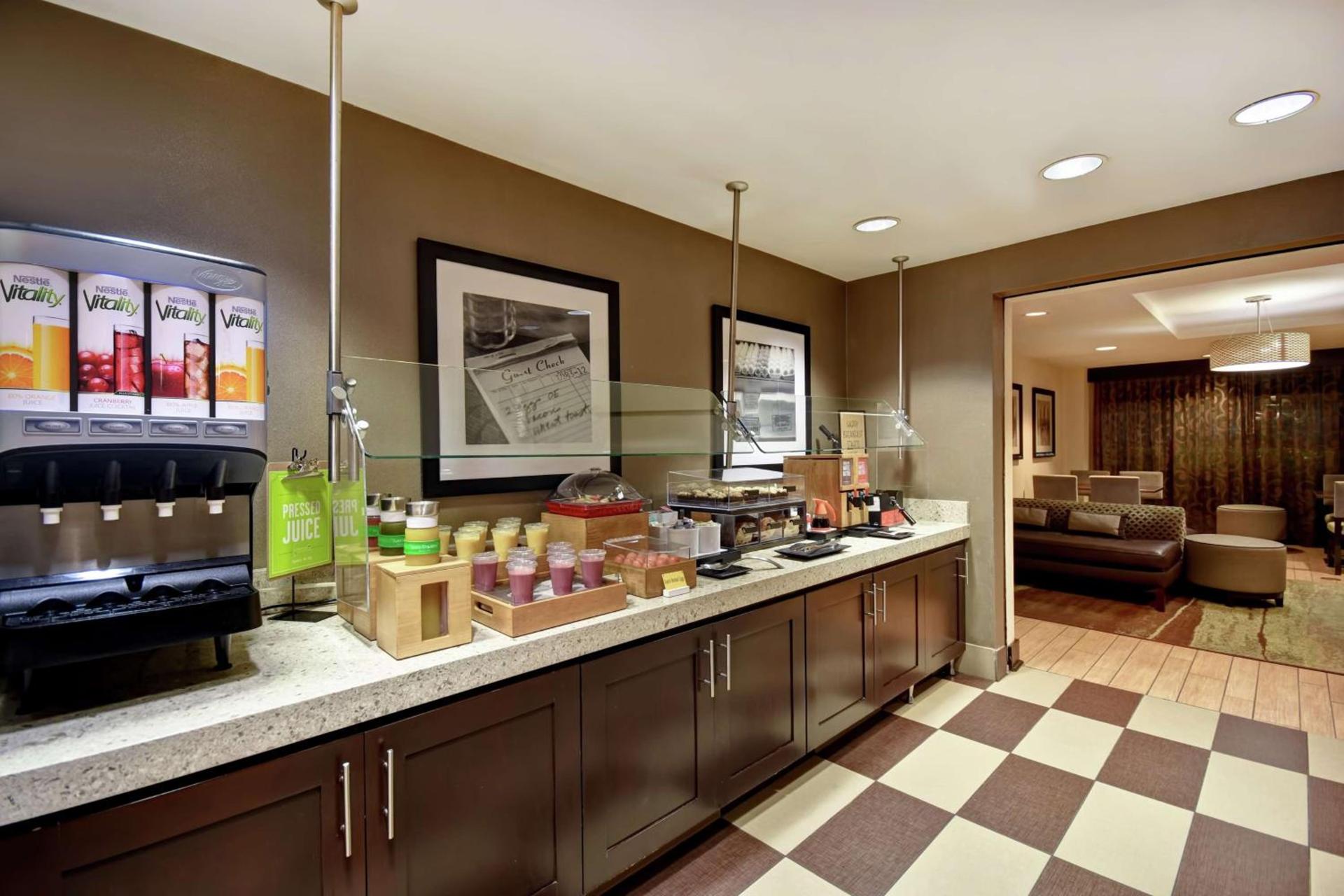 Hampton Inn Atlanta-Mall Of Georgia photo 9