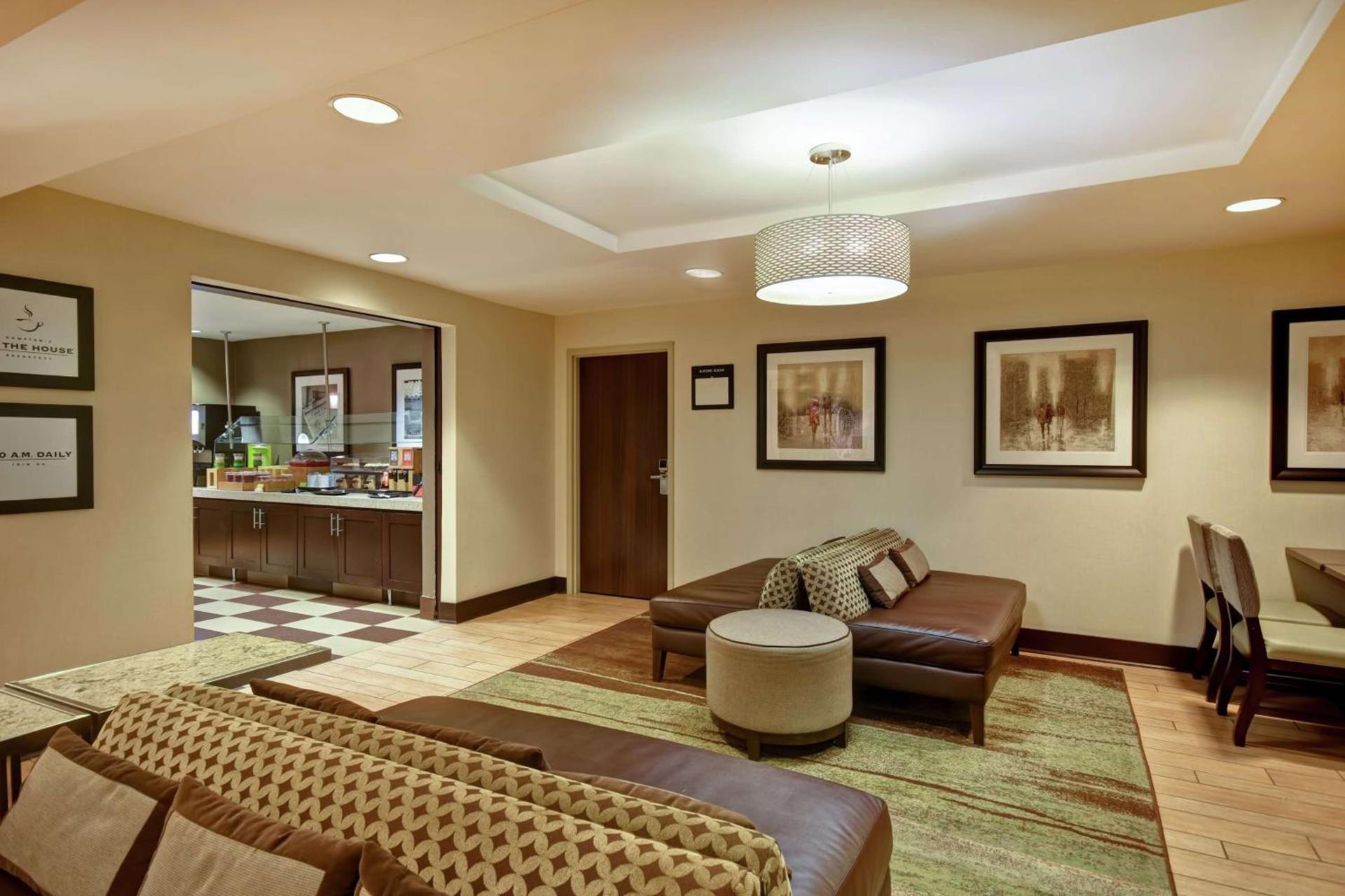 Hampton Inn Atlanta-Mall Of Georgia photo 11