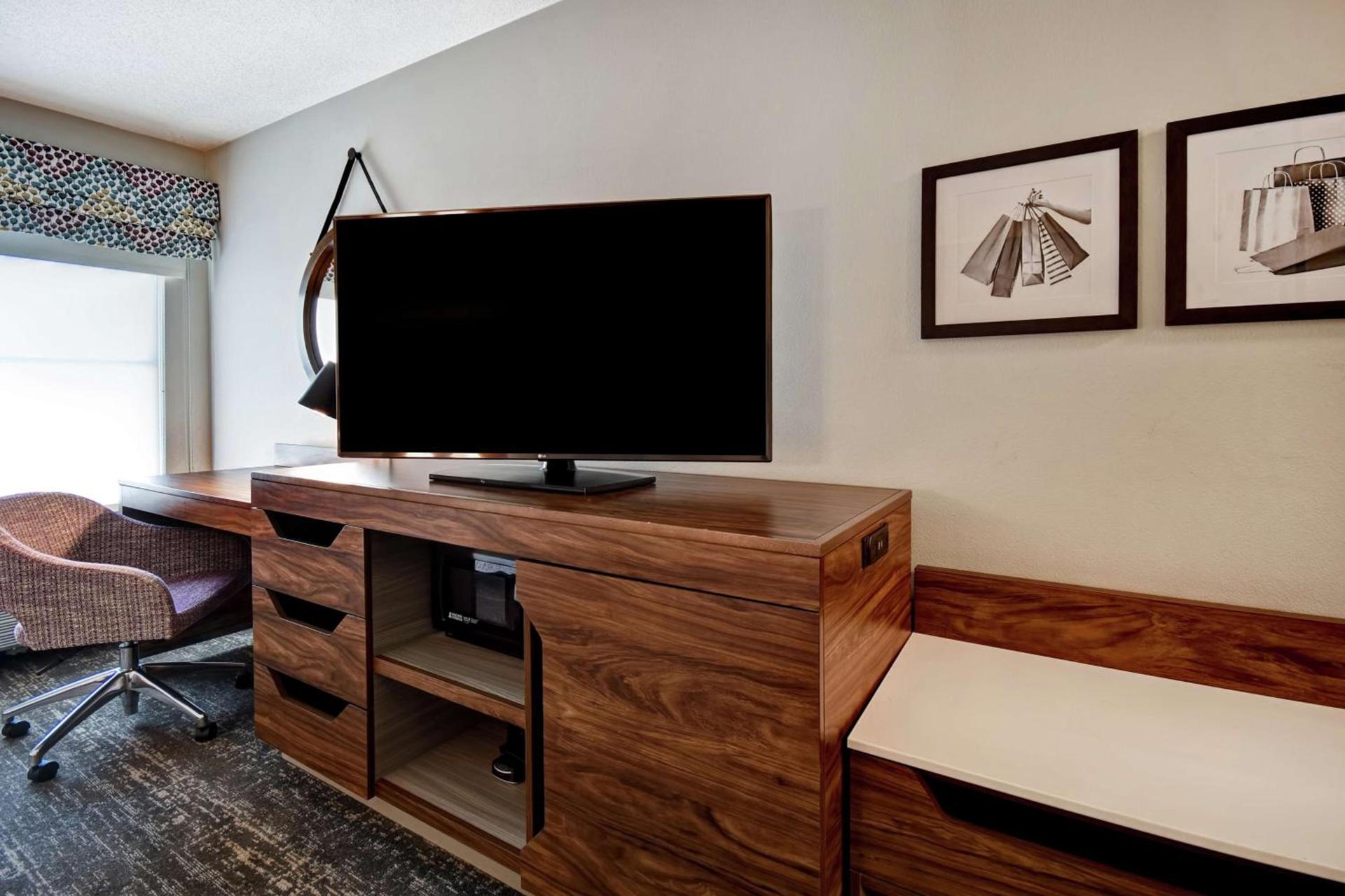 Hampton Inn Atlanta-Mall Of Georgia photo 19