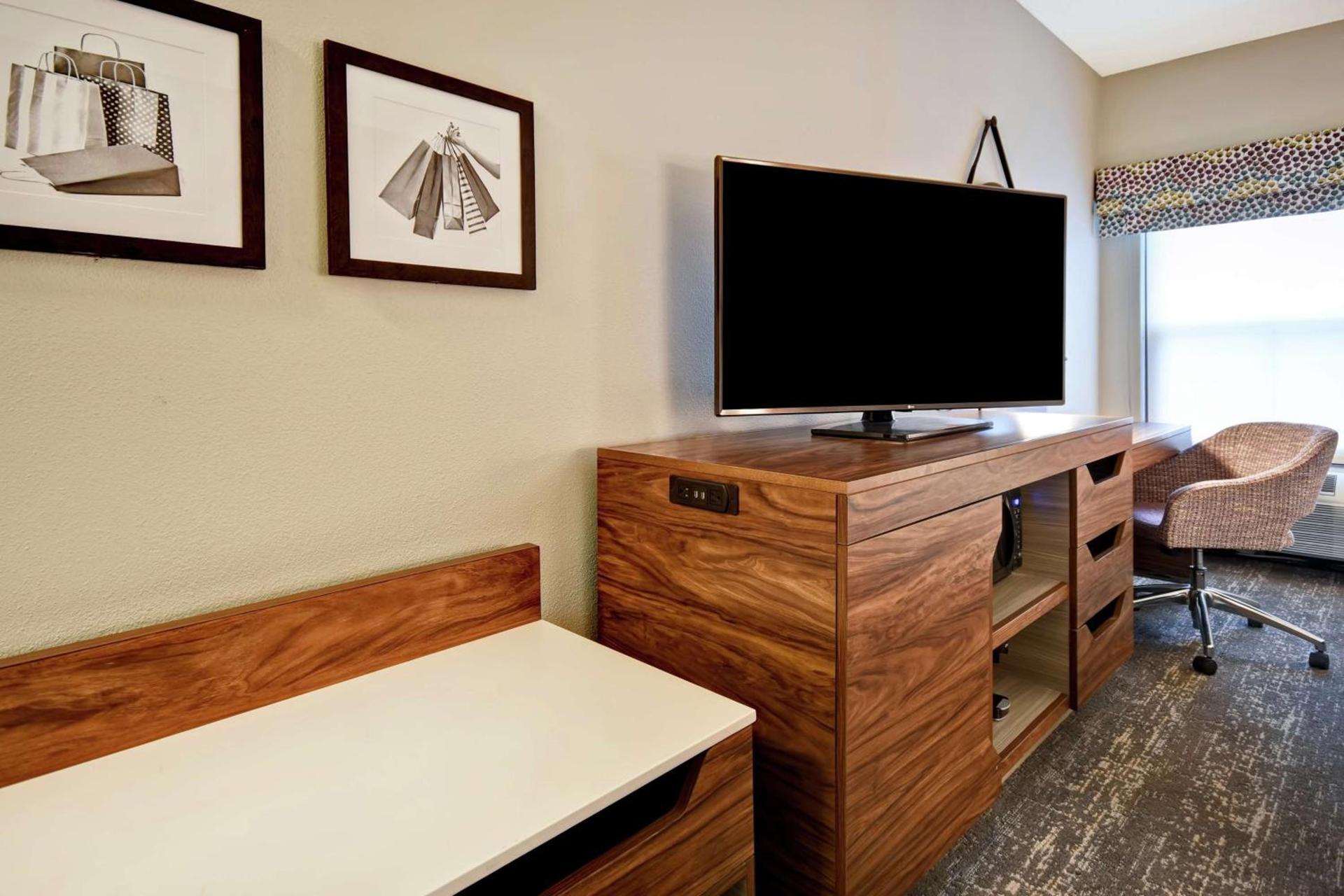 Hampton Inn Atlanta-Mall Of Georgia photo 30