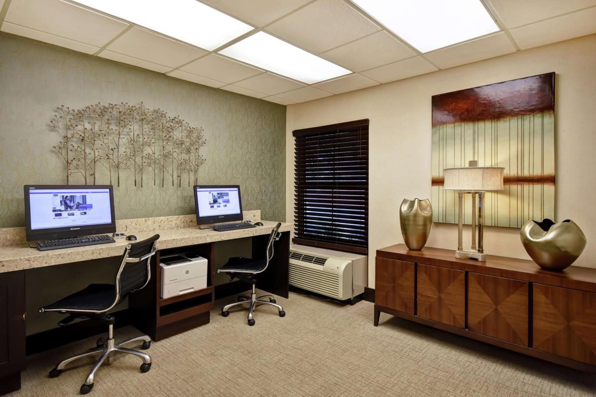 Hampton Inn Atlanta-Mall Of Georgia photo 44