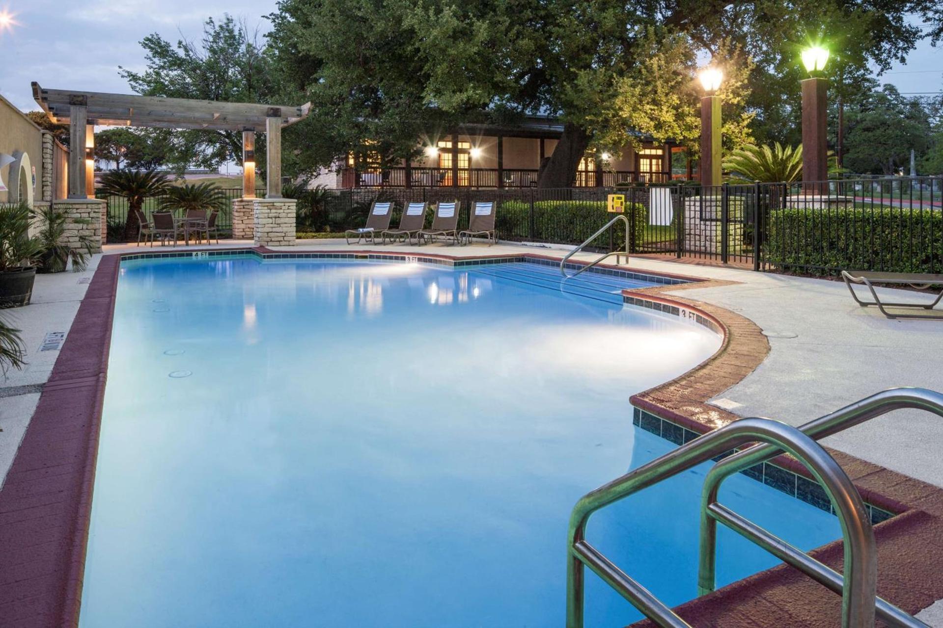 DoubleTree by Hilton Austin-University Area photo 10