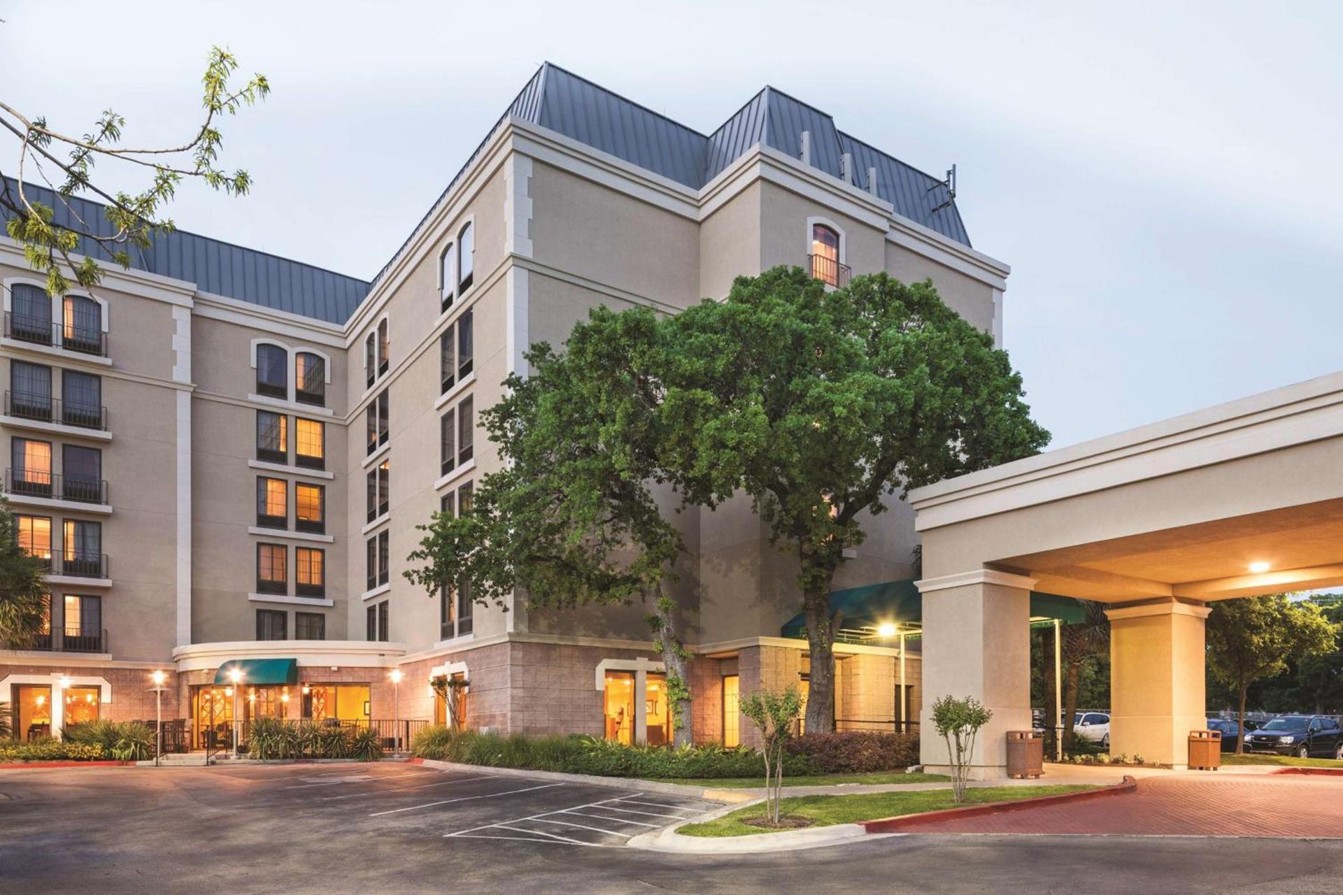 DoubleTree by Hilton Austin-University Area photo 38