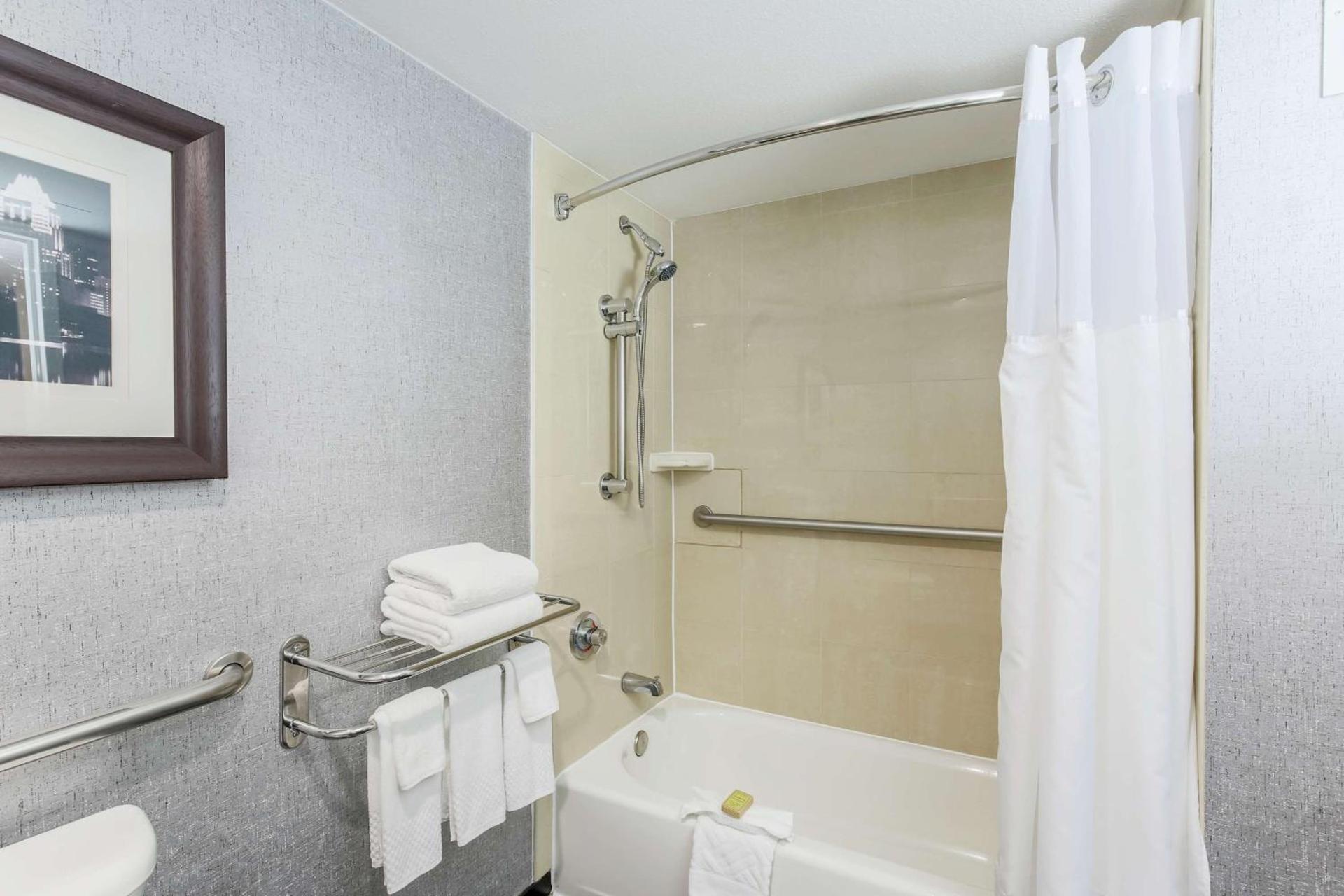 DoubleTree by Hilton Austin-University Area photo 15