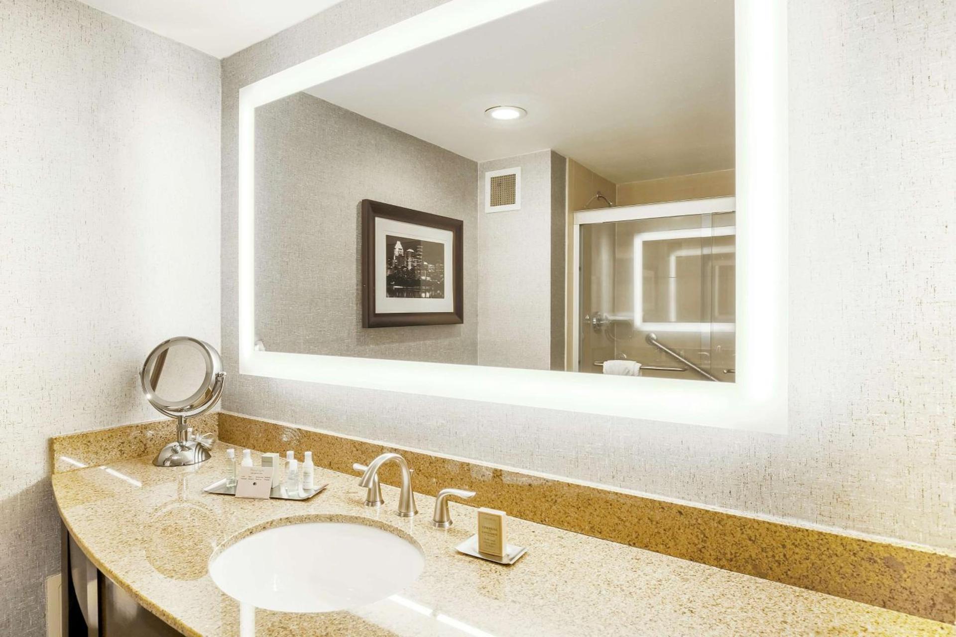 DoubleTree by Hilton Austin-University Area photo 16