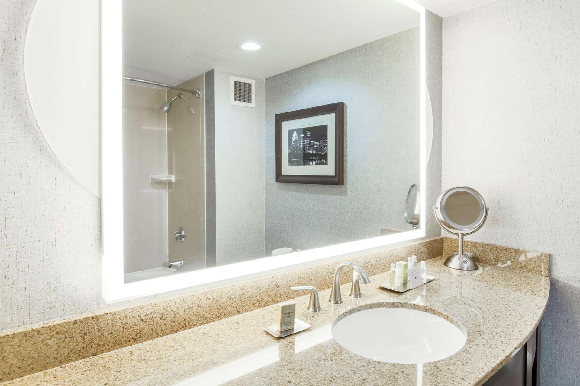 DoubleTree by Hilton Austin-University Area photo 17
