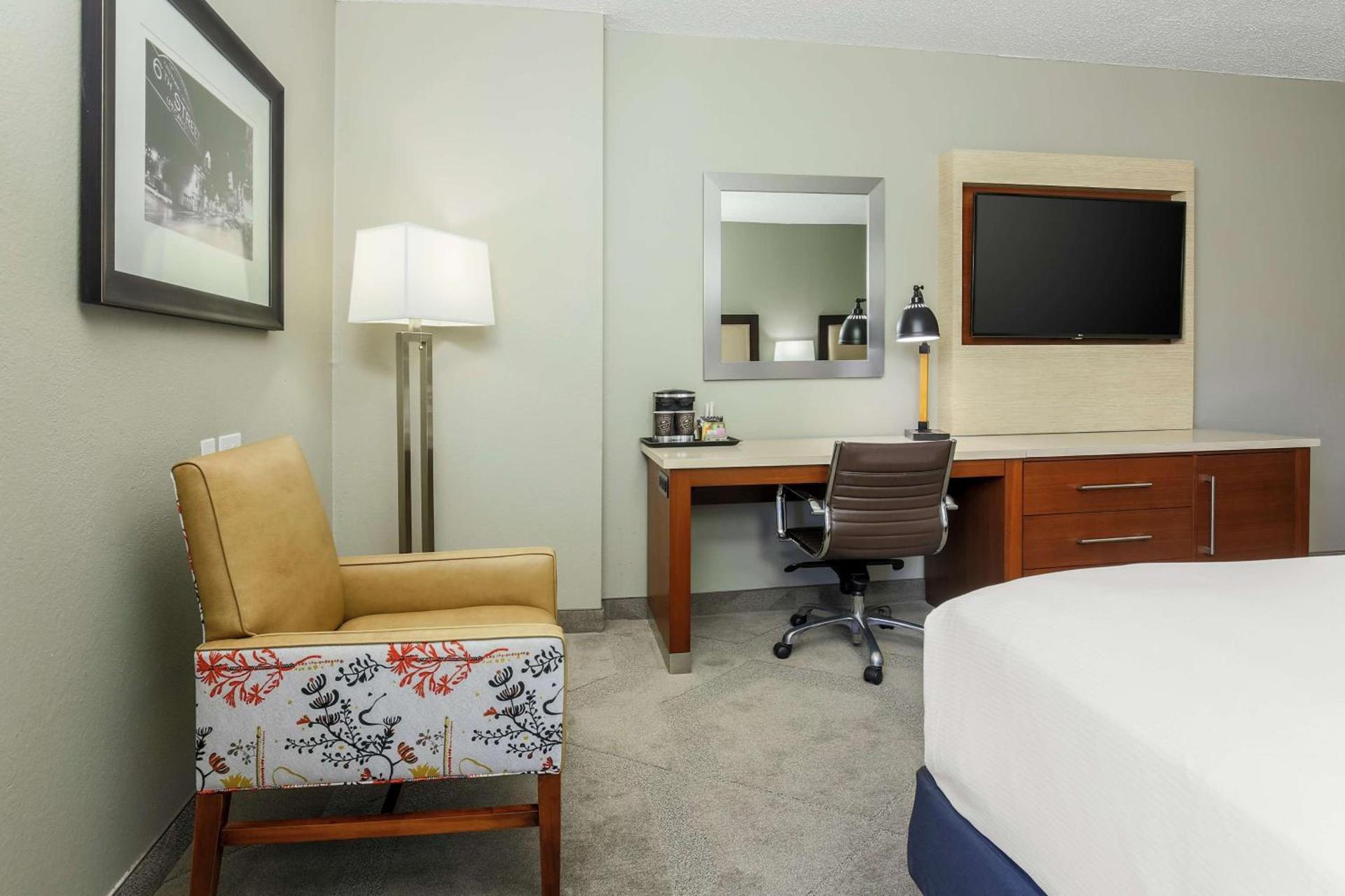 DoubleTree by Hilton Austin-University Area photo 25