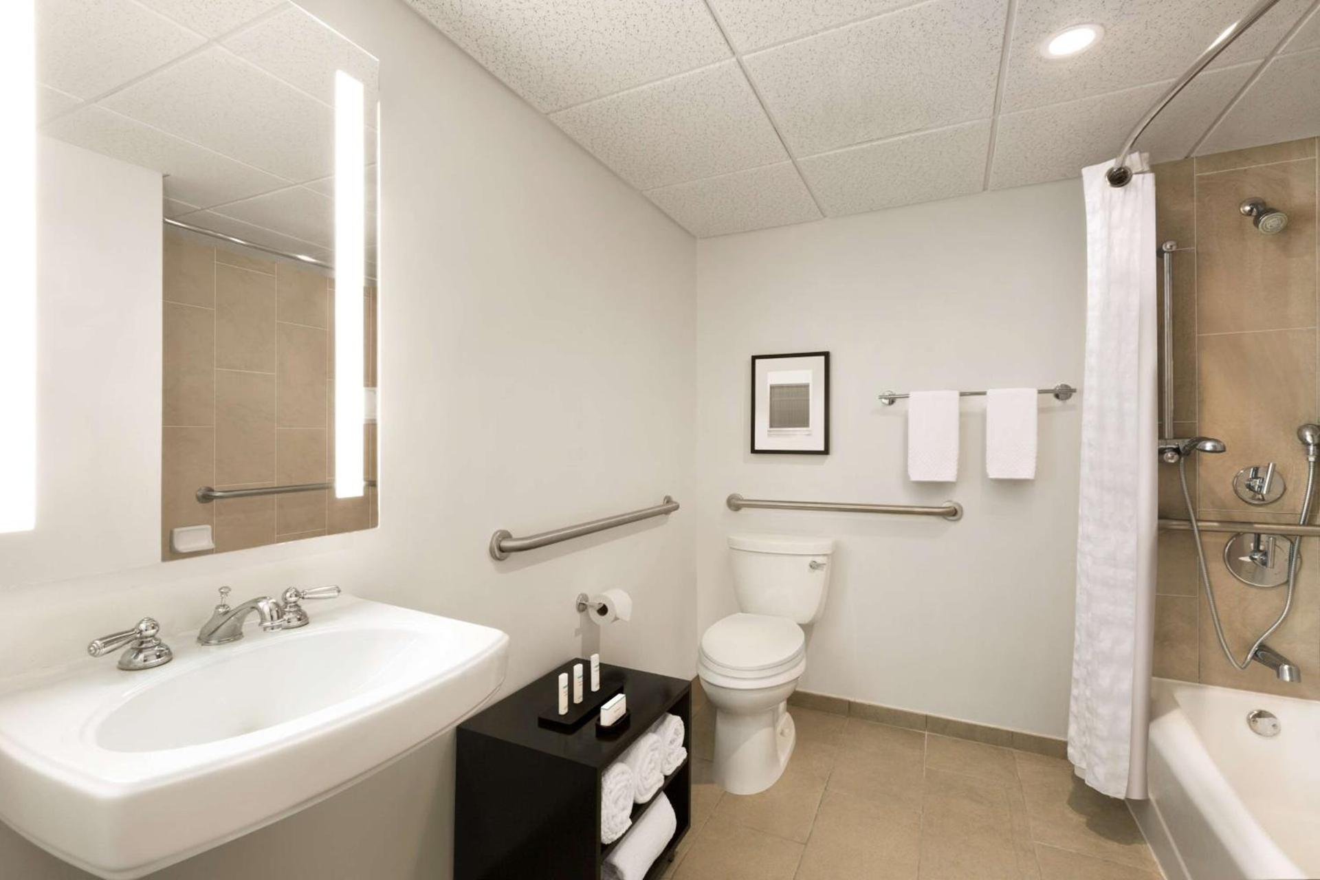Embassy Suites Boca Raton photo 26