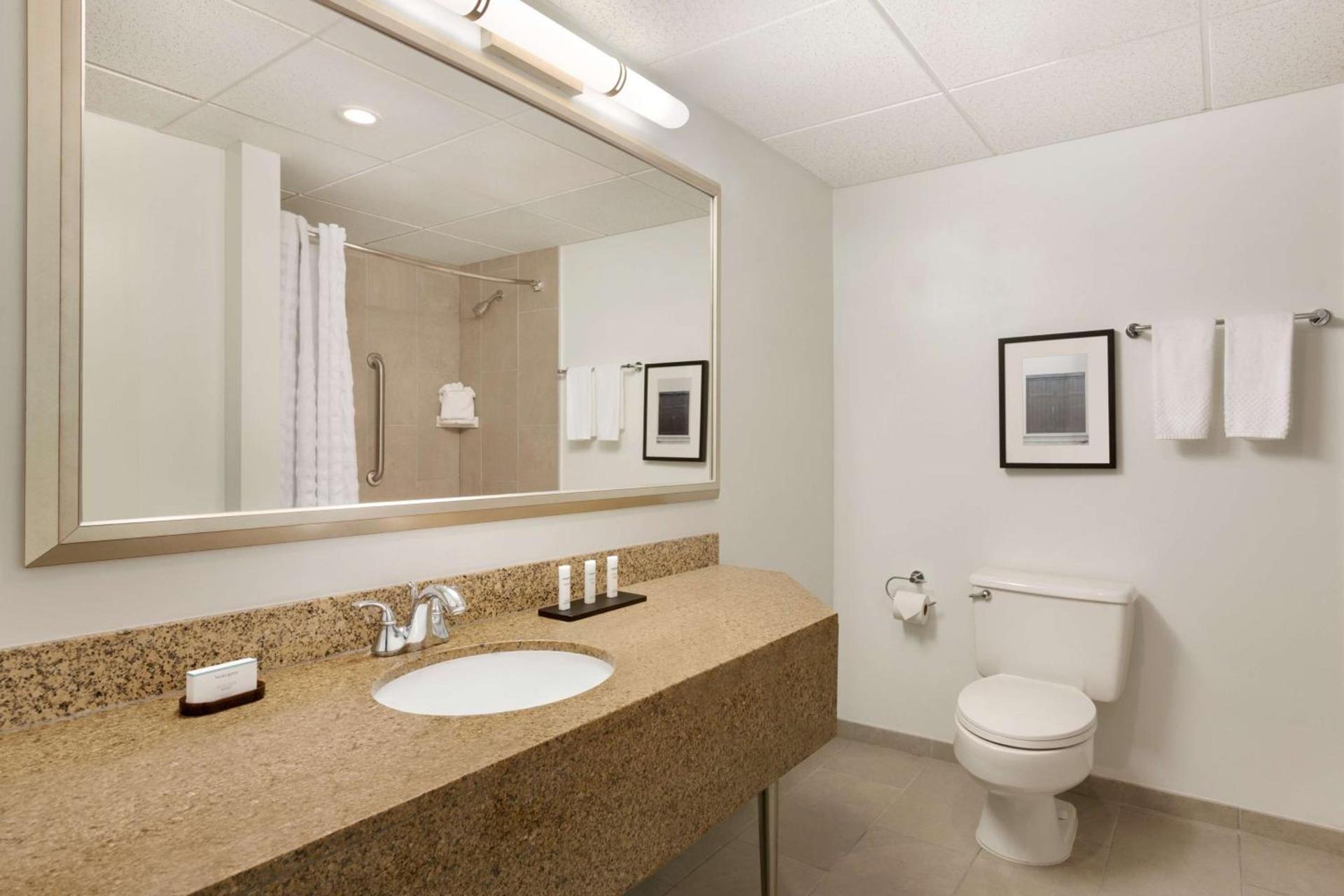 Embassy Suites Boca Raton photo 30