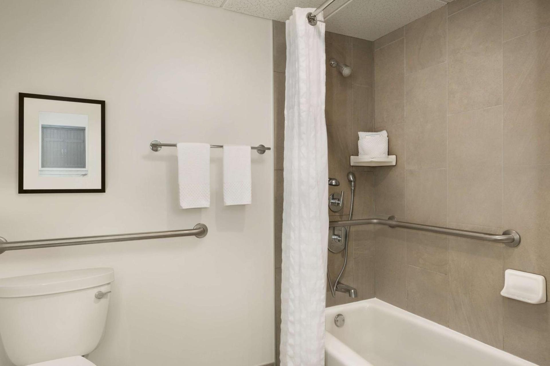 Embassy Suites Boca Raton photo 36