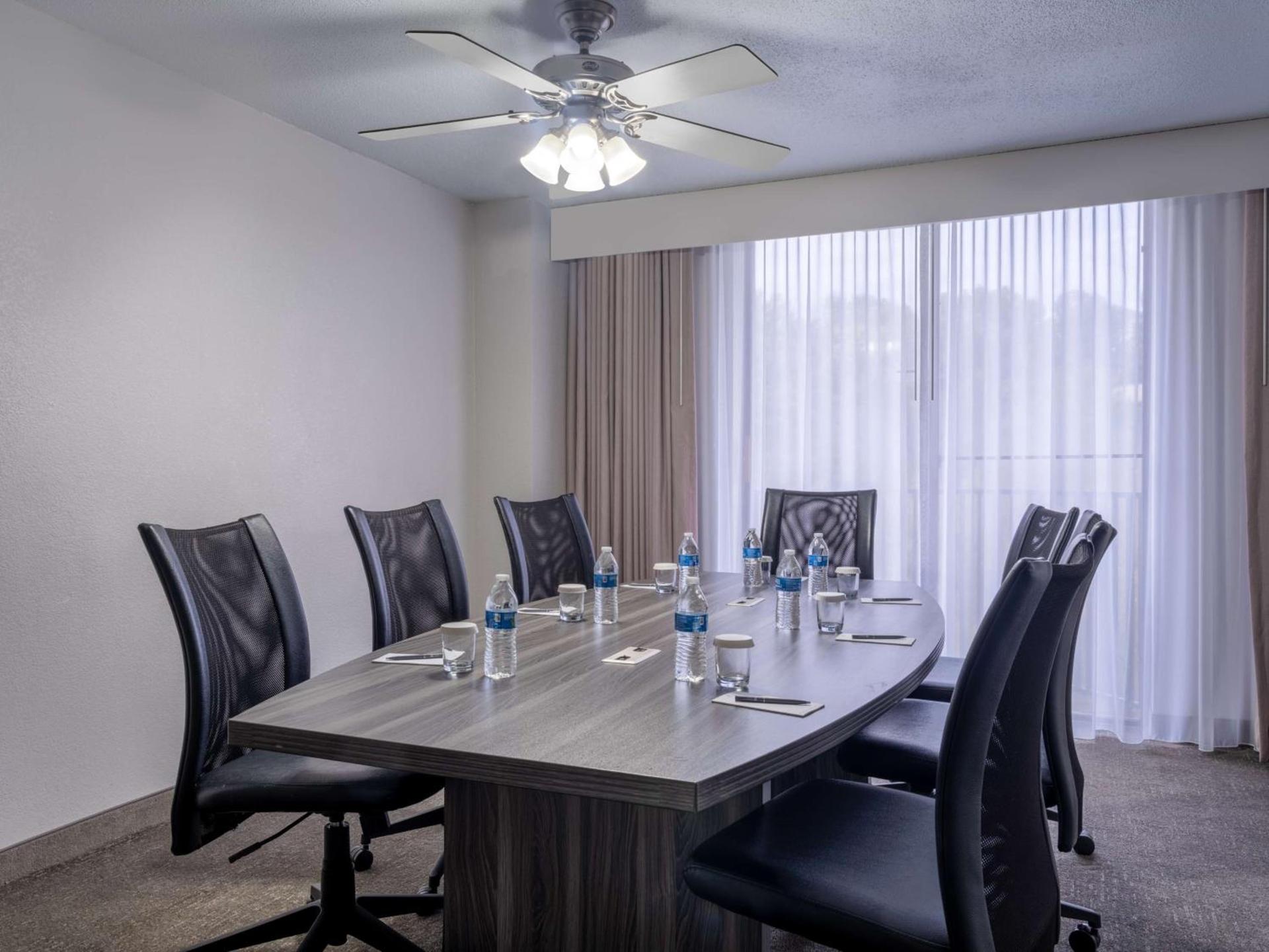 Embassy Suites Baltimore - North/Hunt Valley photo 20