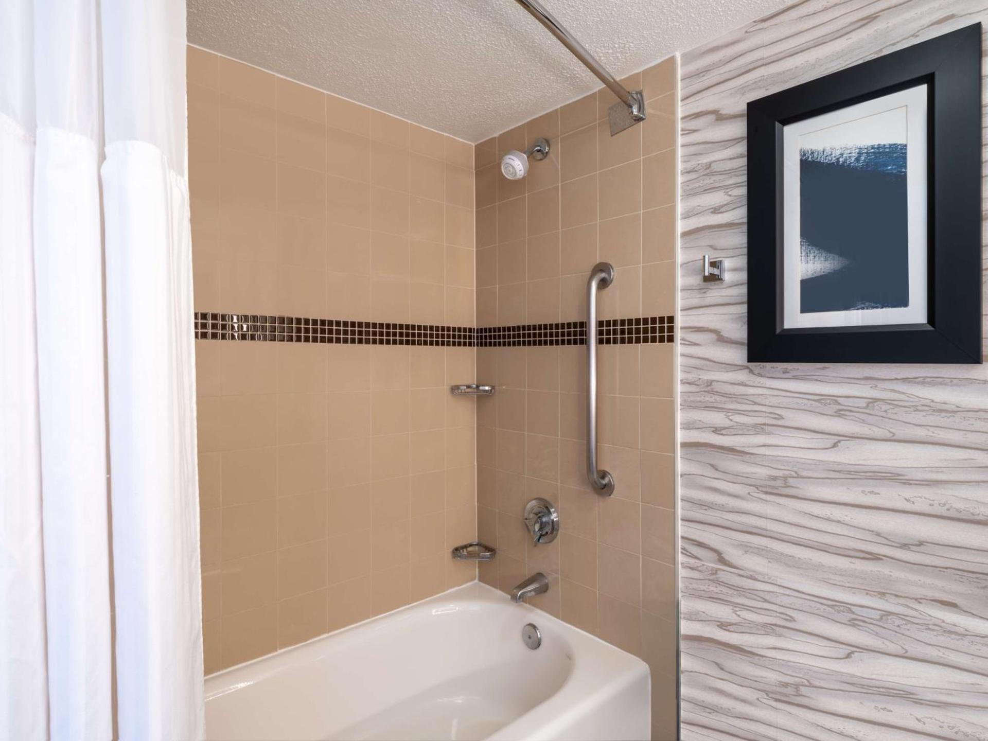 Embassy Suites Baltimore - North/Hunt Valley photo 25