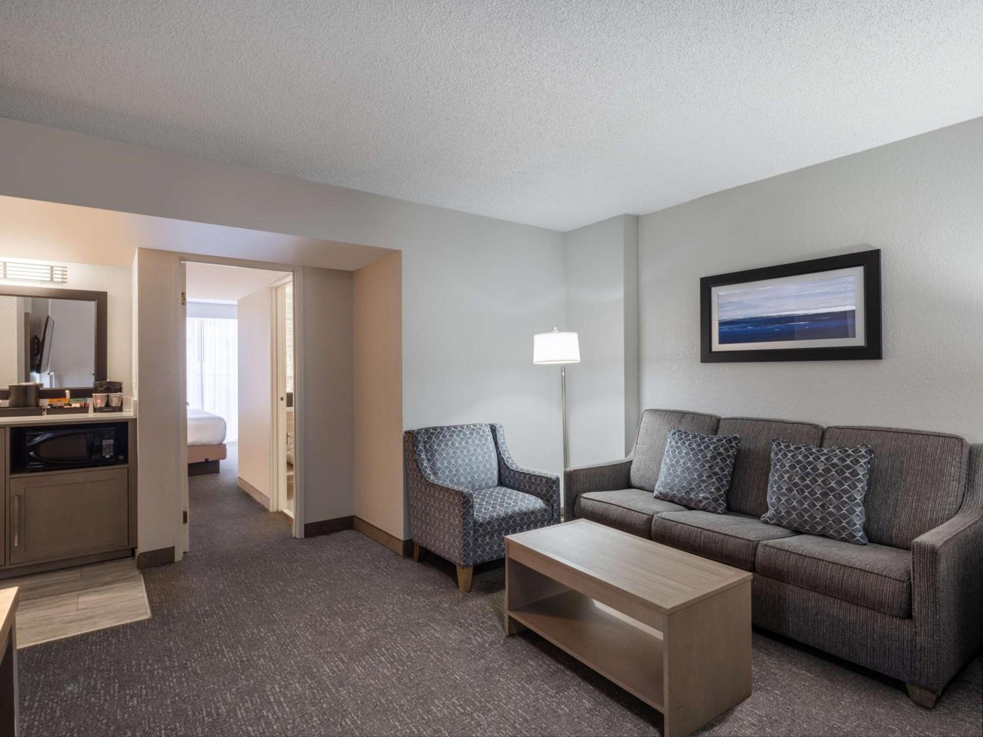 Embassy Suites Baltimore - North/Hunt Valley photo 26