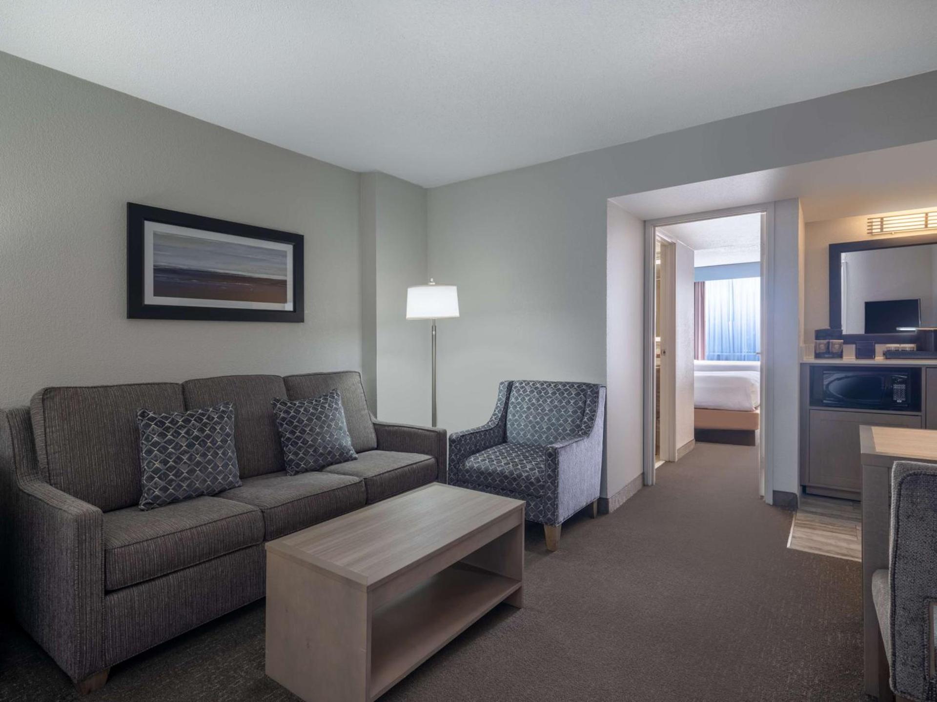 Embassy Suites Baltimore - North/Hunt Valley photo 30