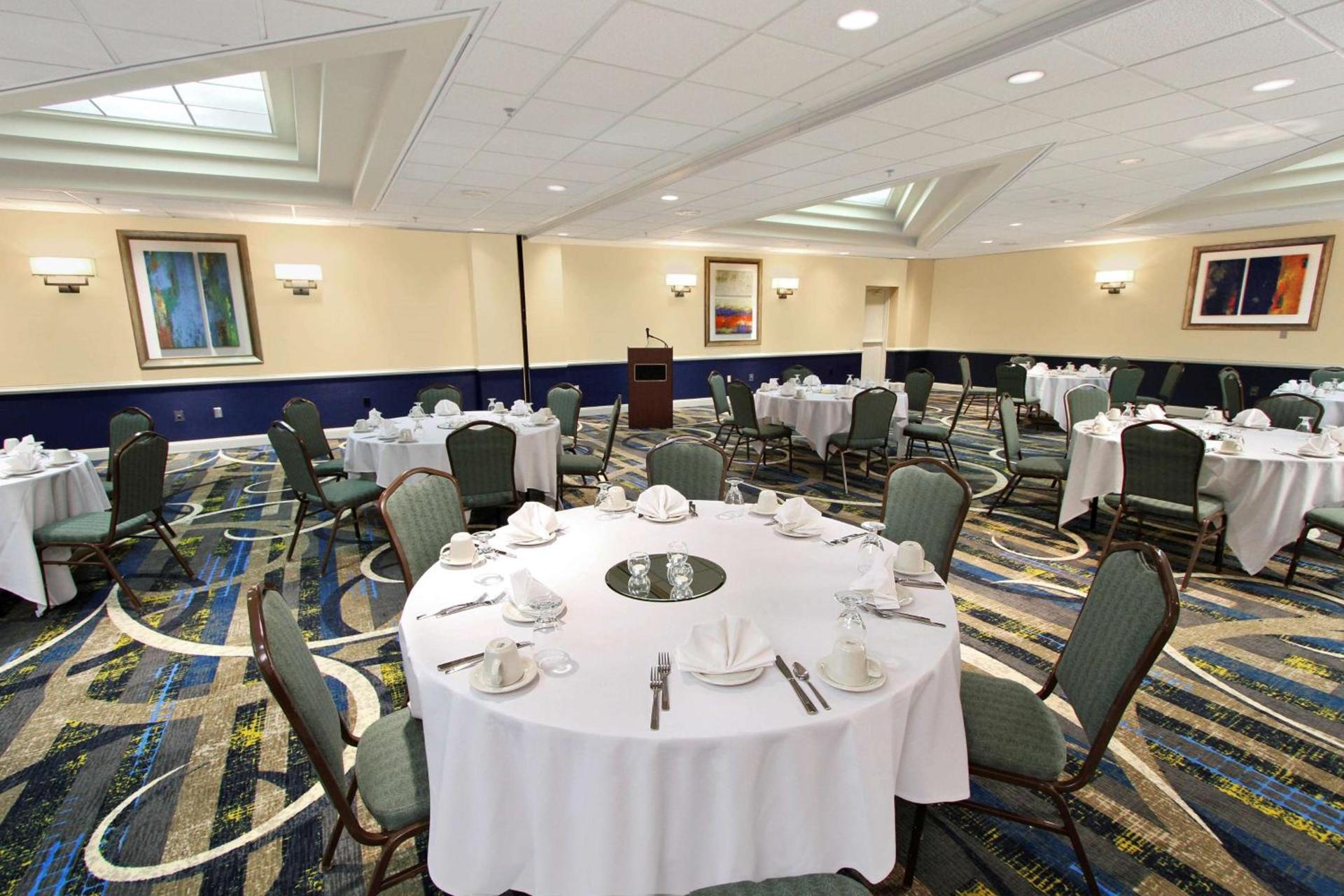 Embassy Suites Baltimore - North/Hunt Valley photo 35