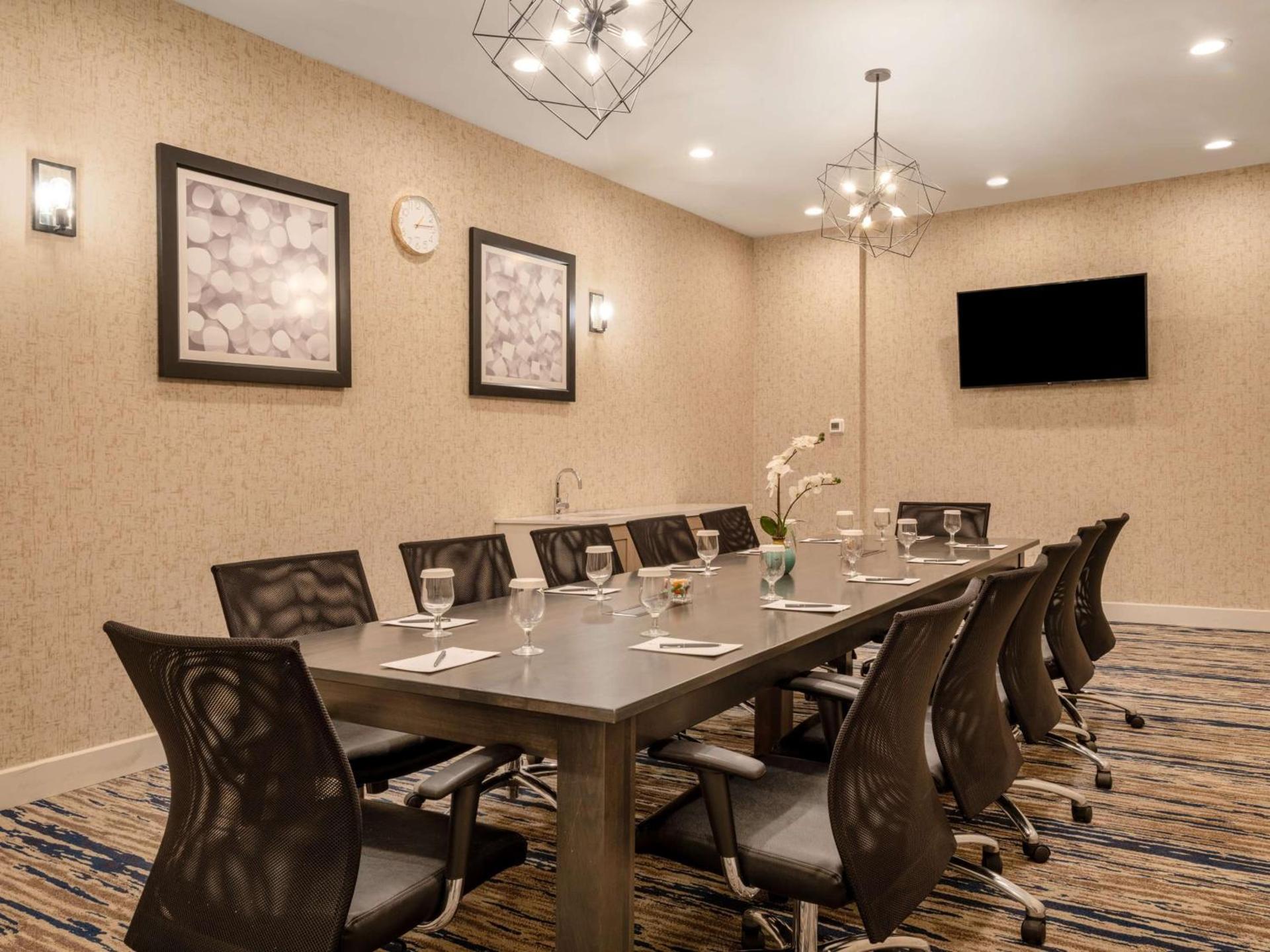 Embassy Suites Baltimore - North/Hunt Valley photo 38